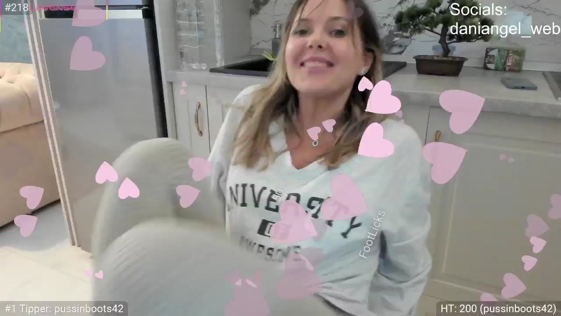 Gallery image thumbnail from Dani_Angel's myfreecams stream on, 11/07/2025, 22:06 image 9 of 20