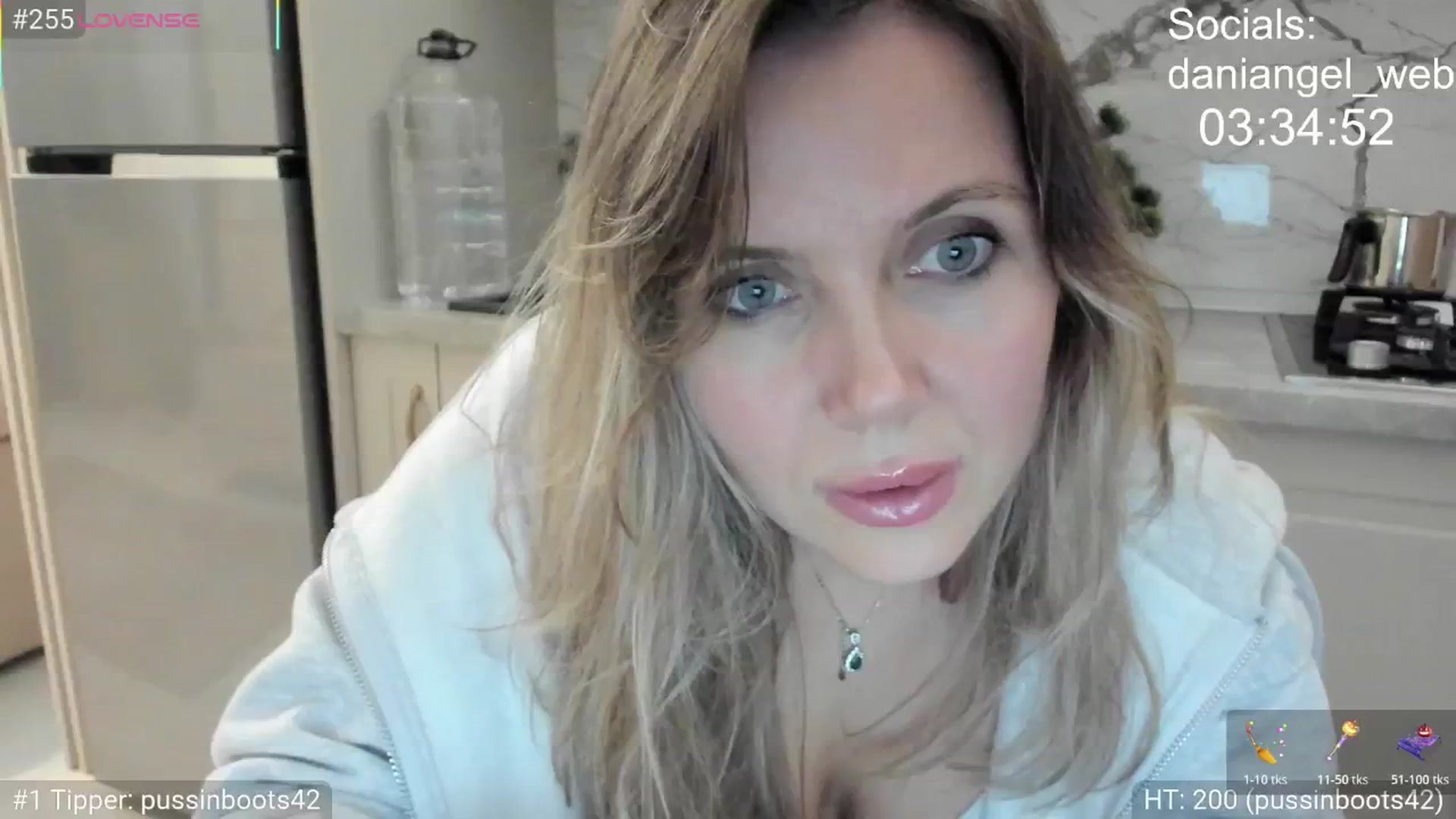 Gallery image thumbnail from Dani_Angel's myfreecams stream on, 11/09/2025, 20:44 image 4 of 20