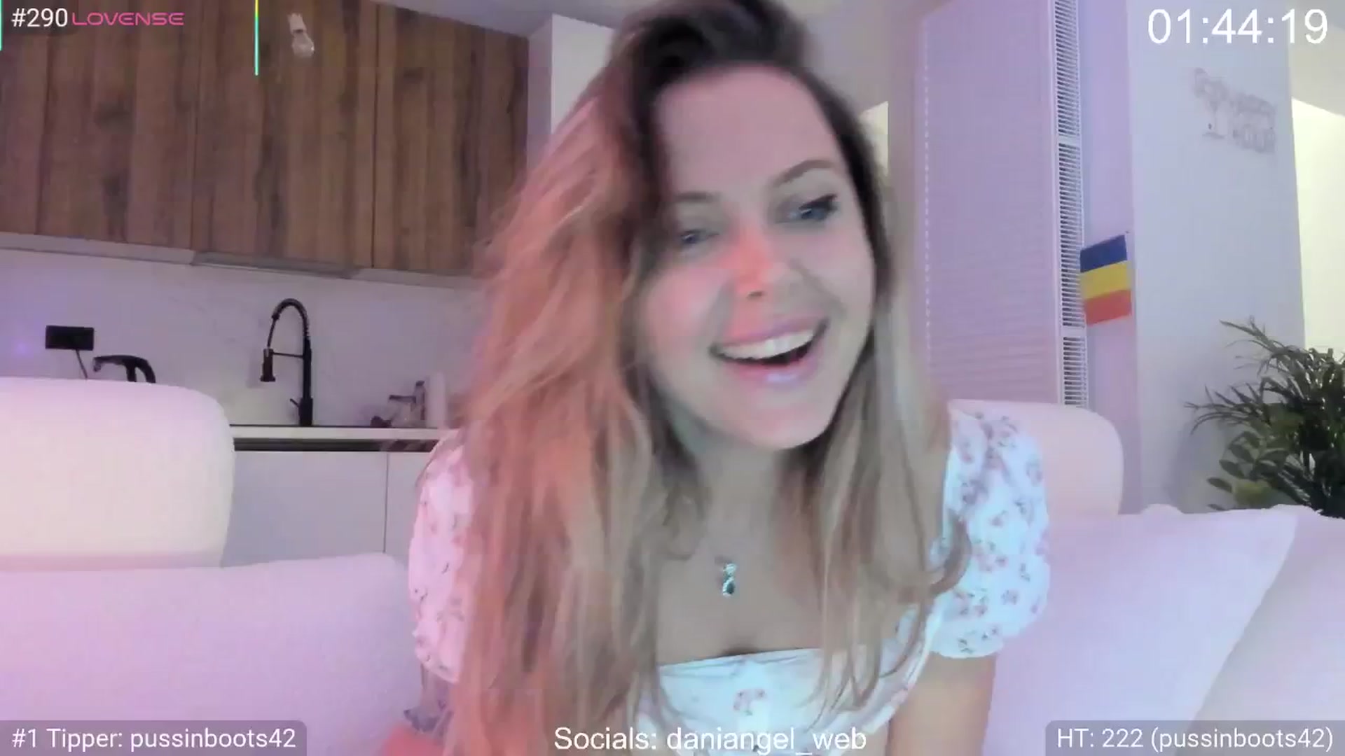 Gallery image thumbnail from Dani_Angel's myfreecams stream on, 11/30/2025, 20:00 image 2 of 20