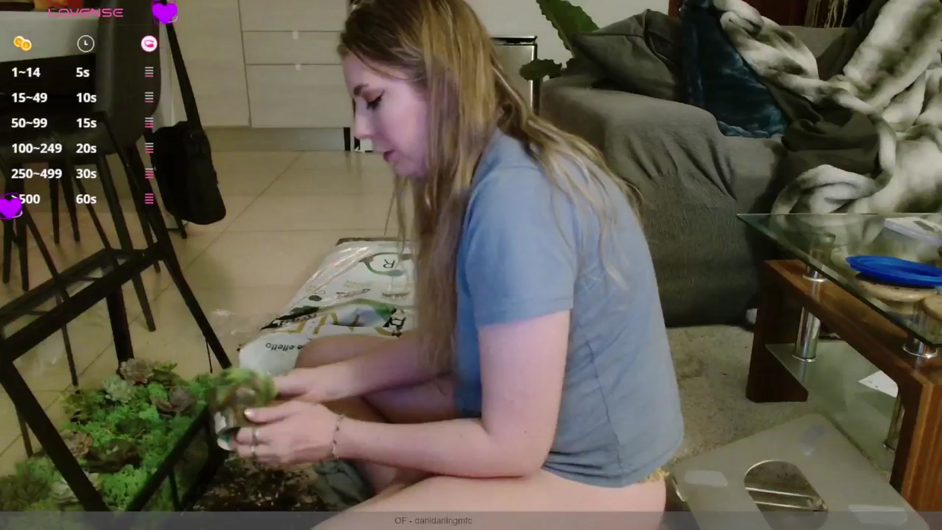 Gallery image thumbnail from Dani_Darling's myfreecams stream on, 03/17/2025, 22:42 image 10 of 20