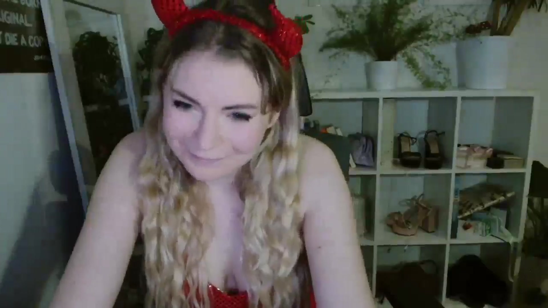 Gallery image thumbnail from Dani_Darling's myfreecams stream on, 12/31/2025, 22:22 image 12 of 20