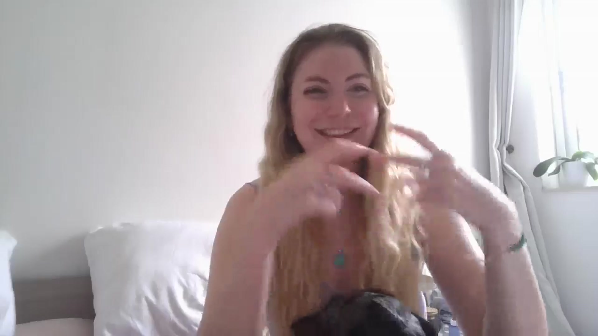 Gallery image thumbnail from Dani_Darling's myfreecams stream on, 04/20/2026, 08:30 image 4 of 20