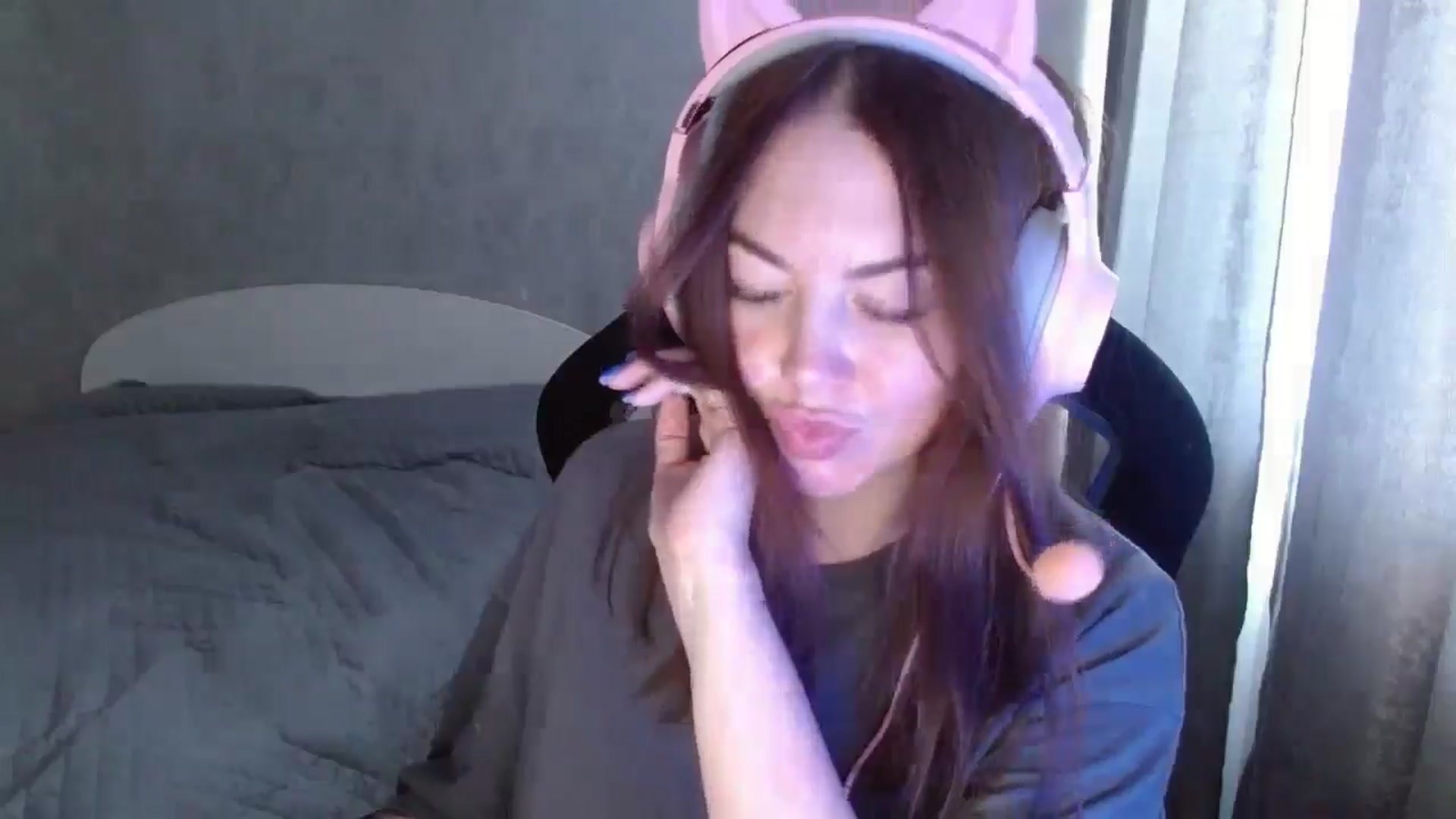 Gallery image thumbnail from DanieHoney's myfreecams stream on, 05/16/2024, 10:00 image 2 of 20