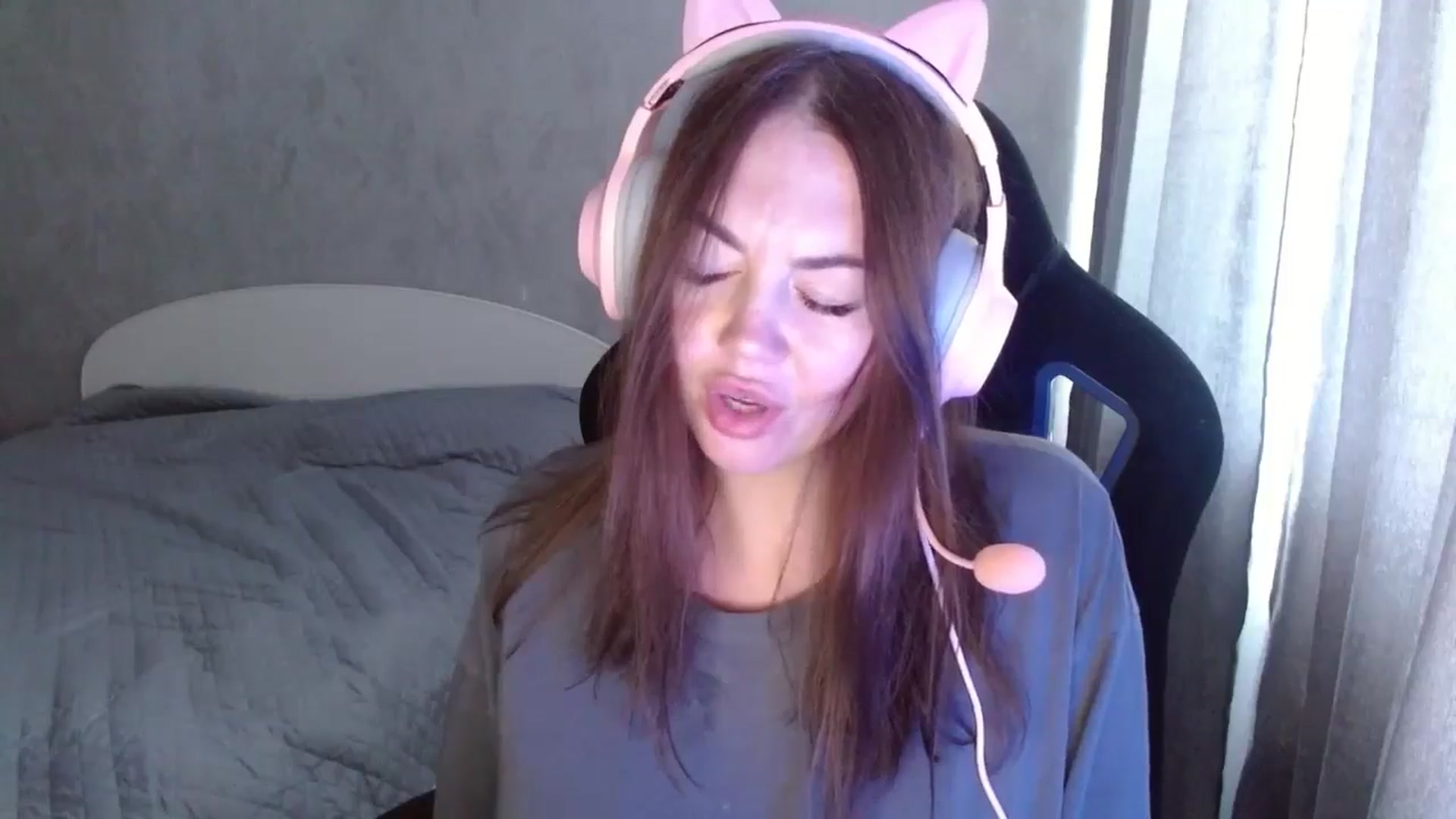 Gallery image thumbnail from DanieHoney's myfreecams stream on, 05/16/2024, 10:00 image 6 of 20