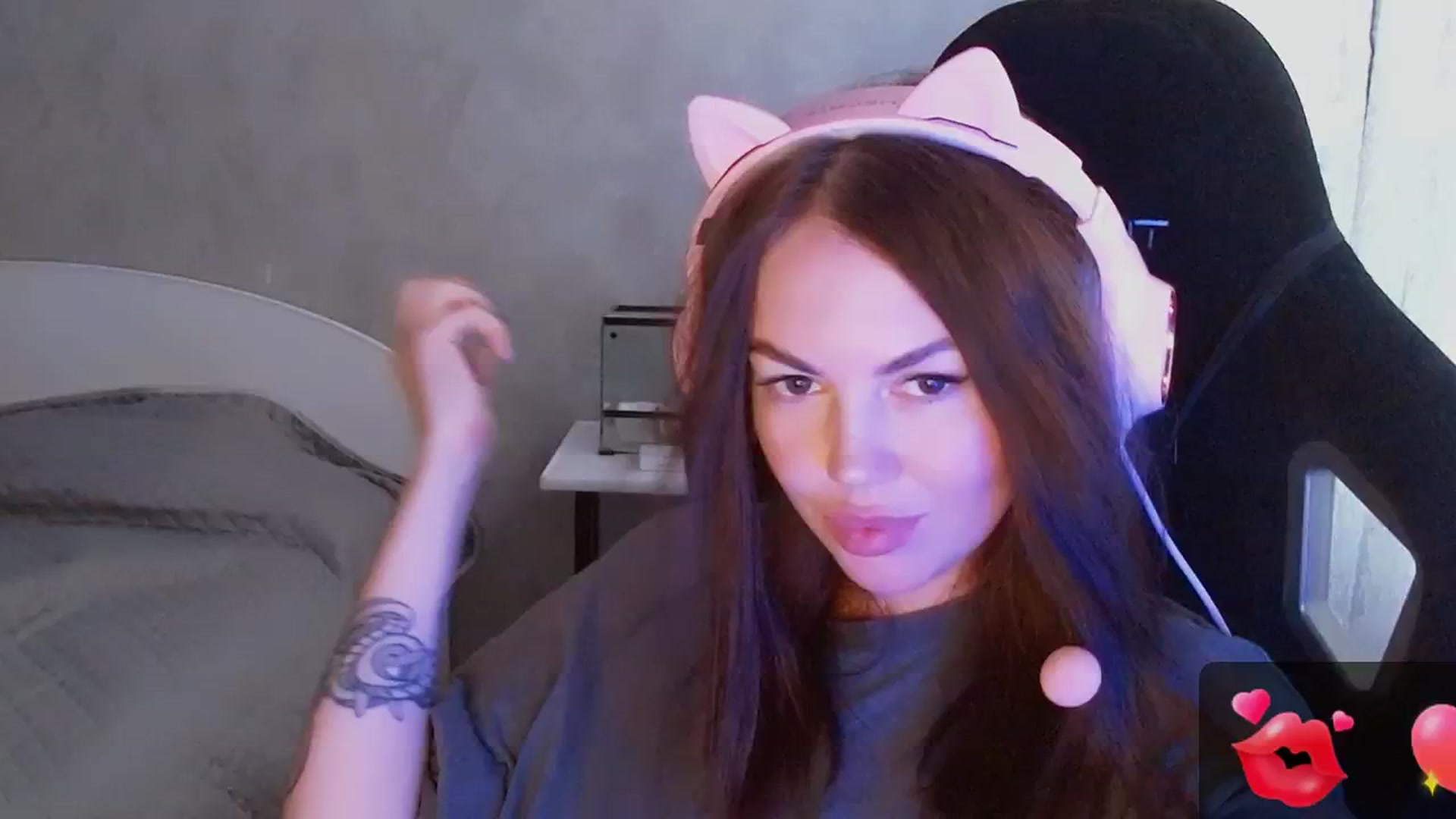 Gallery image thumbnail from DanieHoney's myfreecams stream on, 05/18/2024, 10:10 image 17 of 20