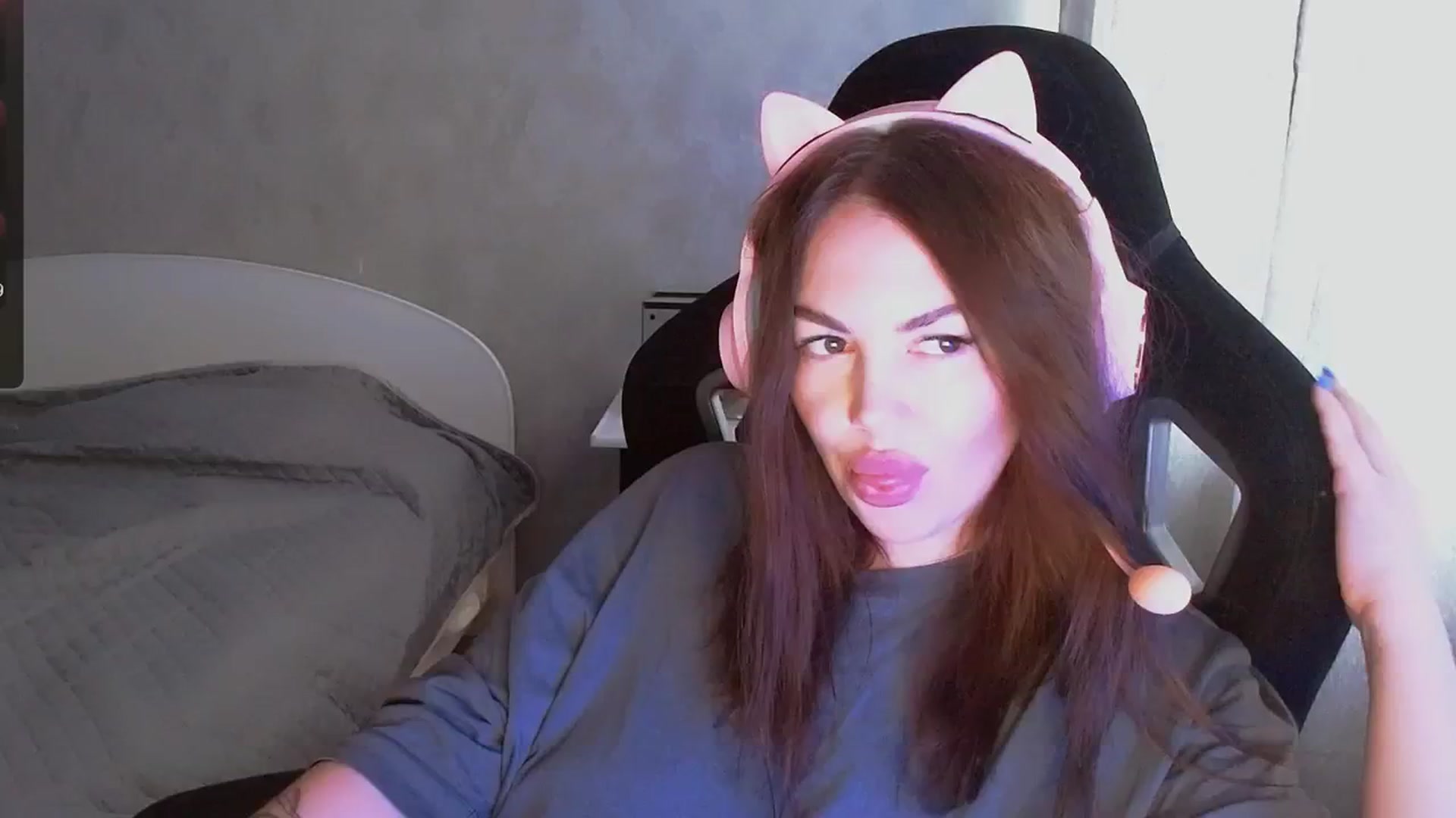 Gallery image thumbnail from DanieHoney's myfreecams stream on, 05/18/2024, 10:10 image 10 of 20