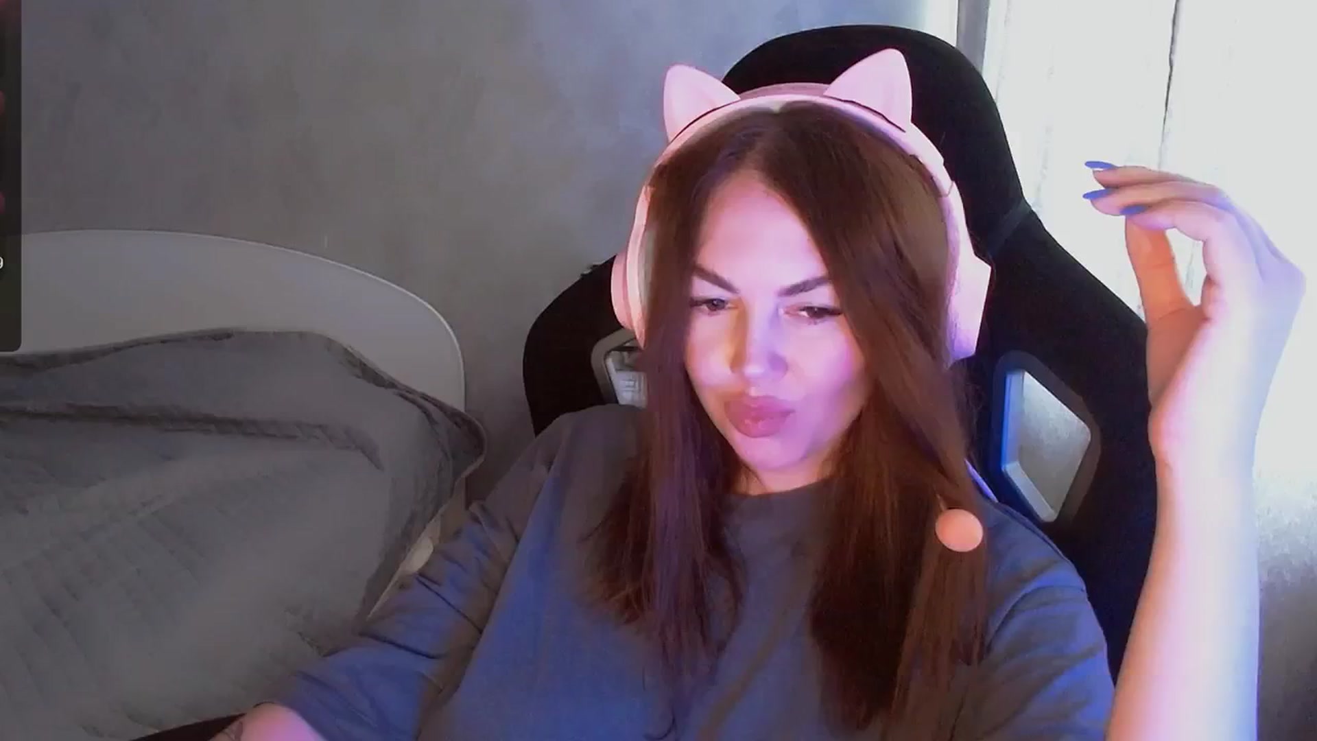 Gallery image thumbnail from DanieHoney's myfreecams stream on, 05/18/2024, 10:10 image 8 of 20