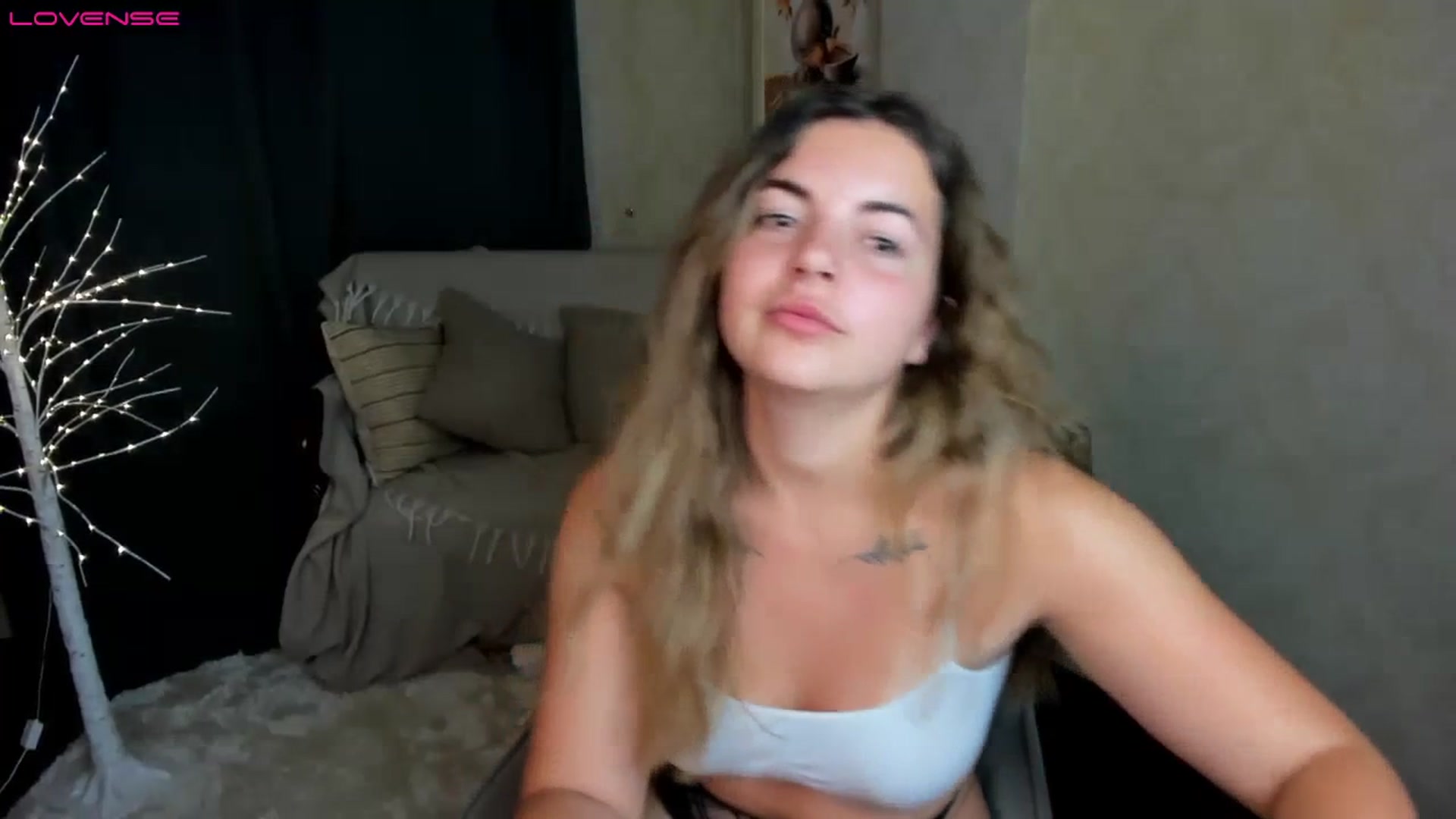 Gallery image thumbnail from Danieelia_a's myfreecams stream on, 07/08/2023, 21:10 image 12 of 20