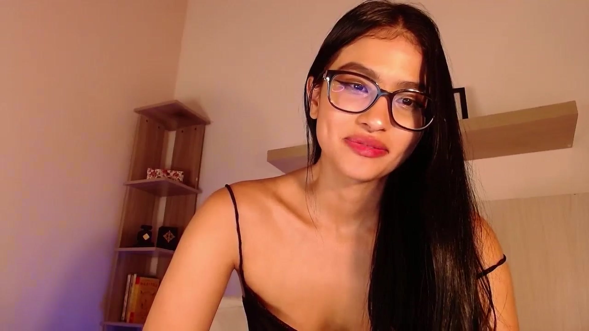 Gallery image thumbnail from DanielaSweet_'s myfreecams stream on, 09/19/2023, 24:41 image 12 of 20