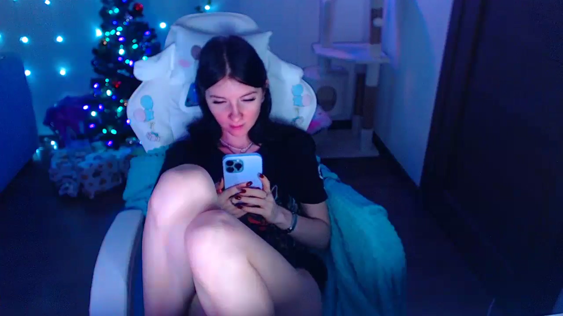 Gallery image thumbnail from DanielaTrue's myfreecams stream on, 12/25/2024, 15:17 image 17 of 20