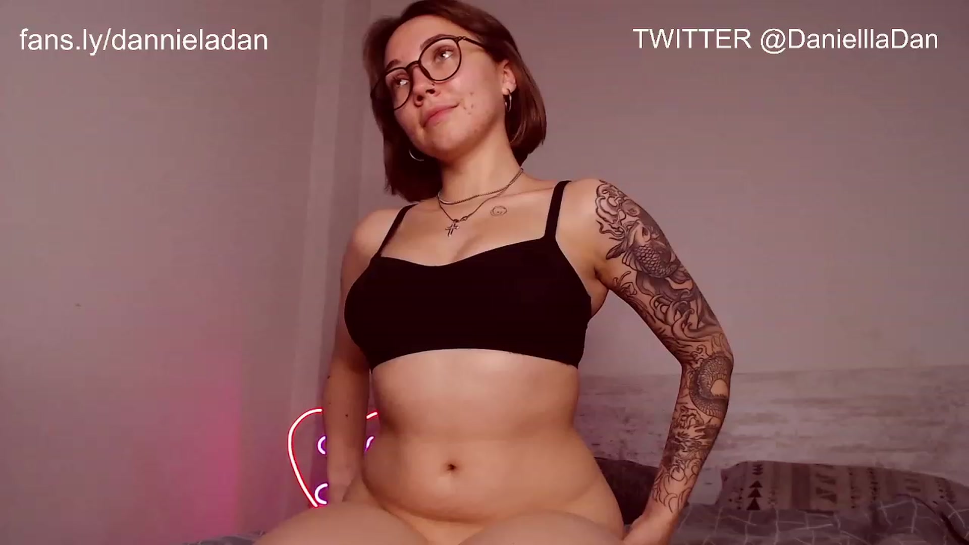 Gallery image thumbnail from Danielladan's myfreecams stream on, 11/17/2022, 14:01 image 9 of 20