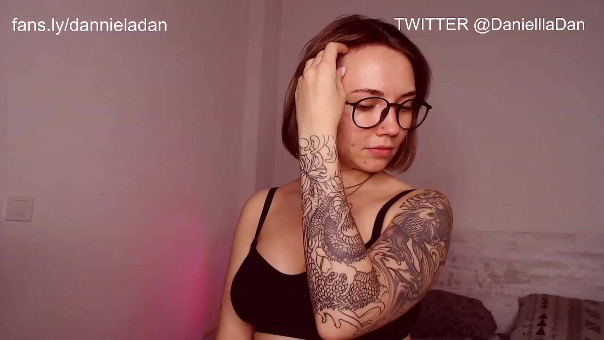 Gallery image thumbnail from Danielladan's myfreecams stream on, 11/17/2022, 14:01 image 18 of 20