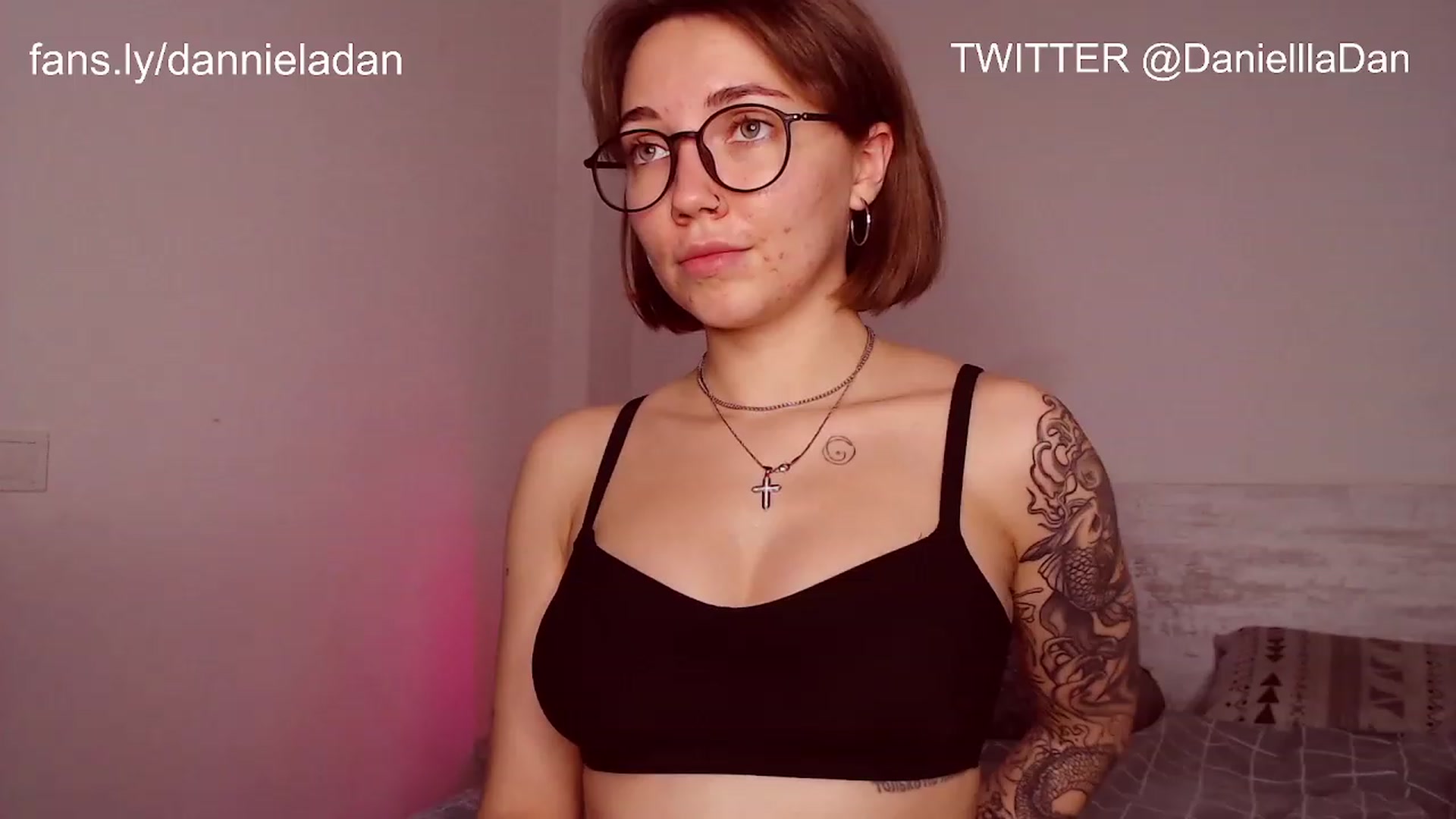 Gallery image thumbnail from Danielladan's myfreecams stream on, 11/17/2022, 14:01 image 10 of 20