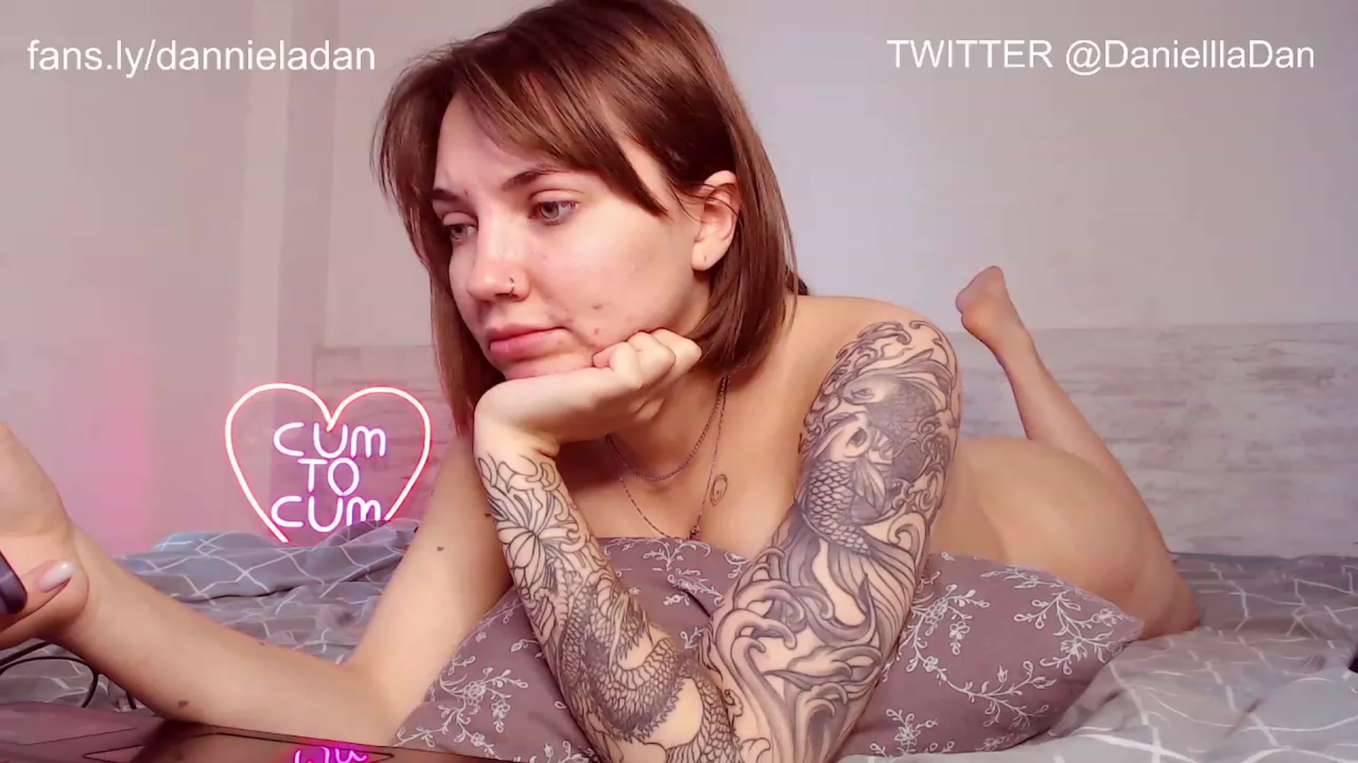 Gallery image thumbnail from Danielladan's myfreecams stream on, 11/19/2022, 10:11 image 14 of 20