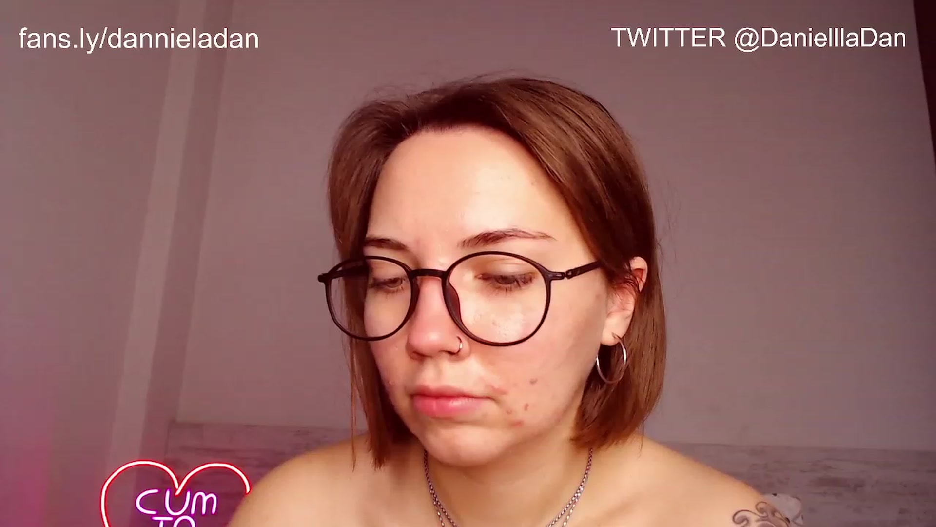 Gallery image thumbnail from Danielladan's myfreecams stream on, 11/21/2022, 08:35 image 14 of 20
