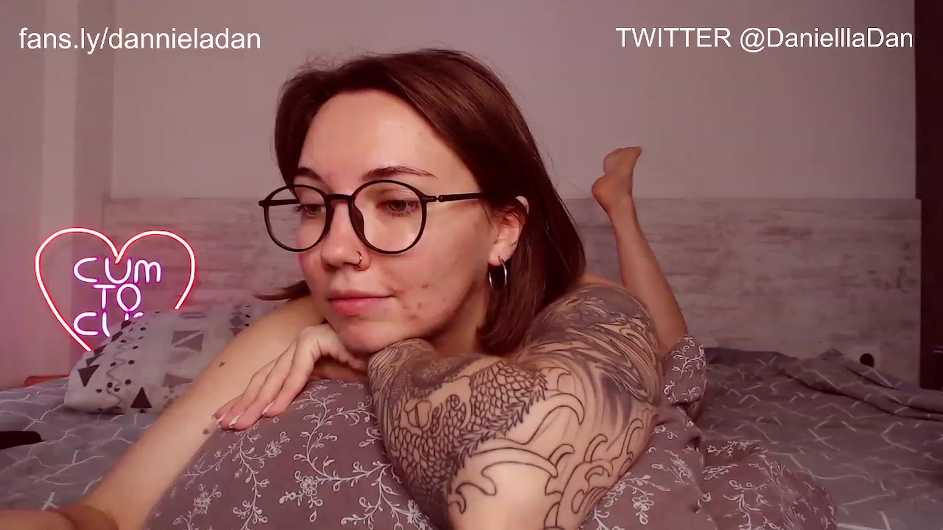 Gallery image thumbnail from Danielladan's myfreecams stream on, 11/21/2022, 10:05 image 17 of 20