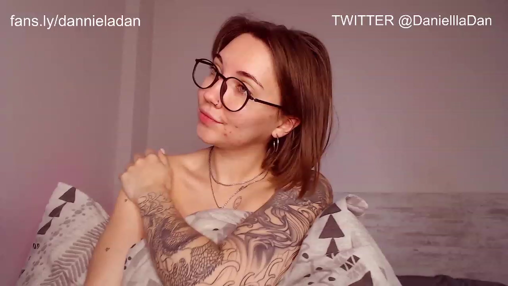 Gallery image thumbnail from Danielladan's myfreecams stream on, 11/21/2022, 10:05 image 11 of 20