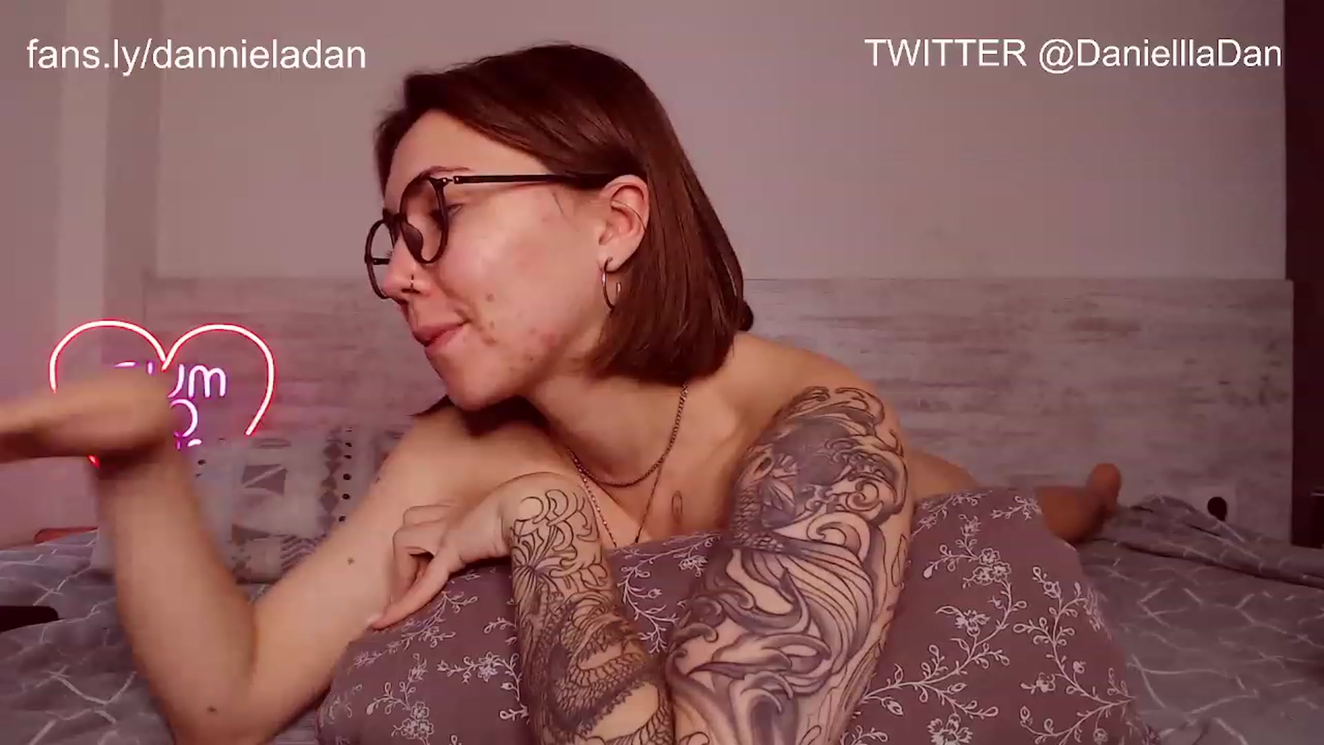 Gallery image thumbnail from Danielladan's myfreecams stream on, 11/21/2022, 10:05 image 18 of 20