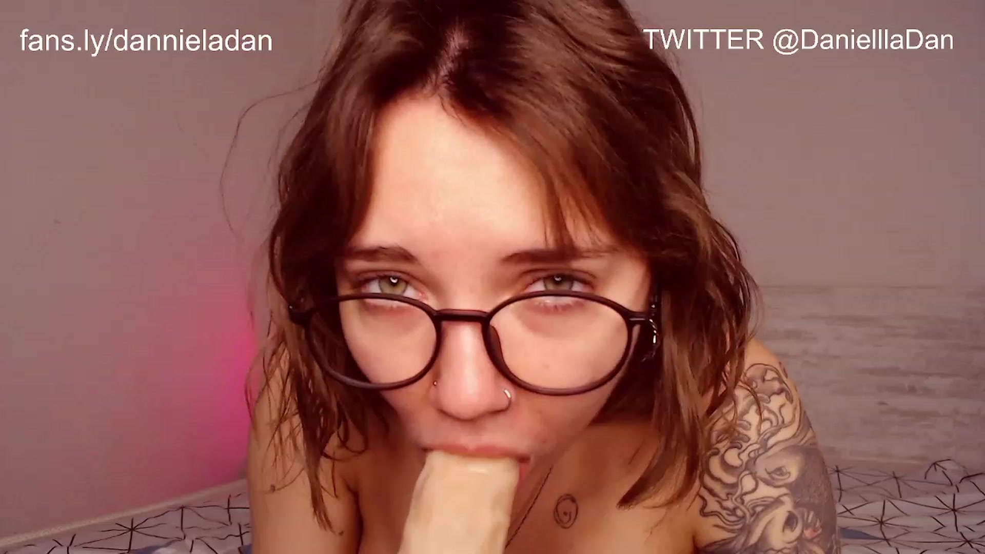 Gallery image thumbnail from Danielladan's myfreecams stream on, 11/28/2022, 08:10 image 1 of 20