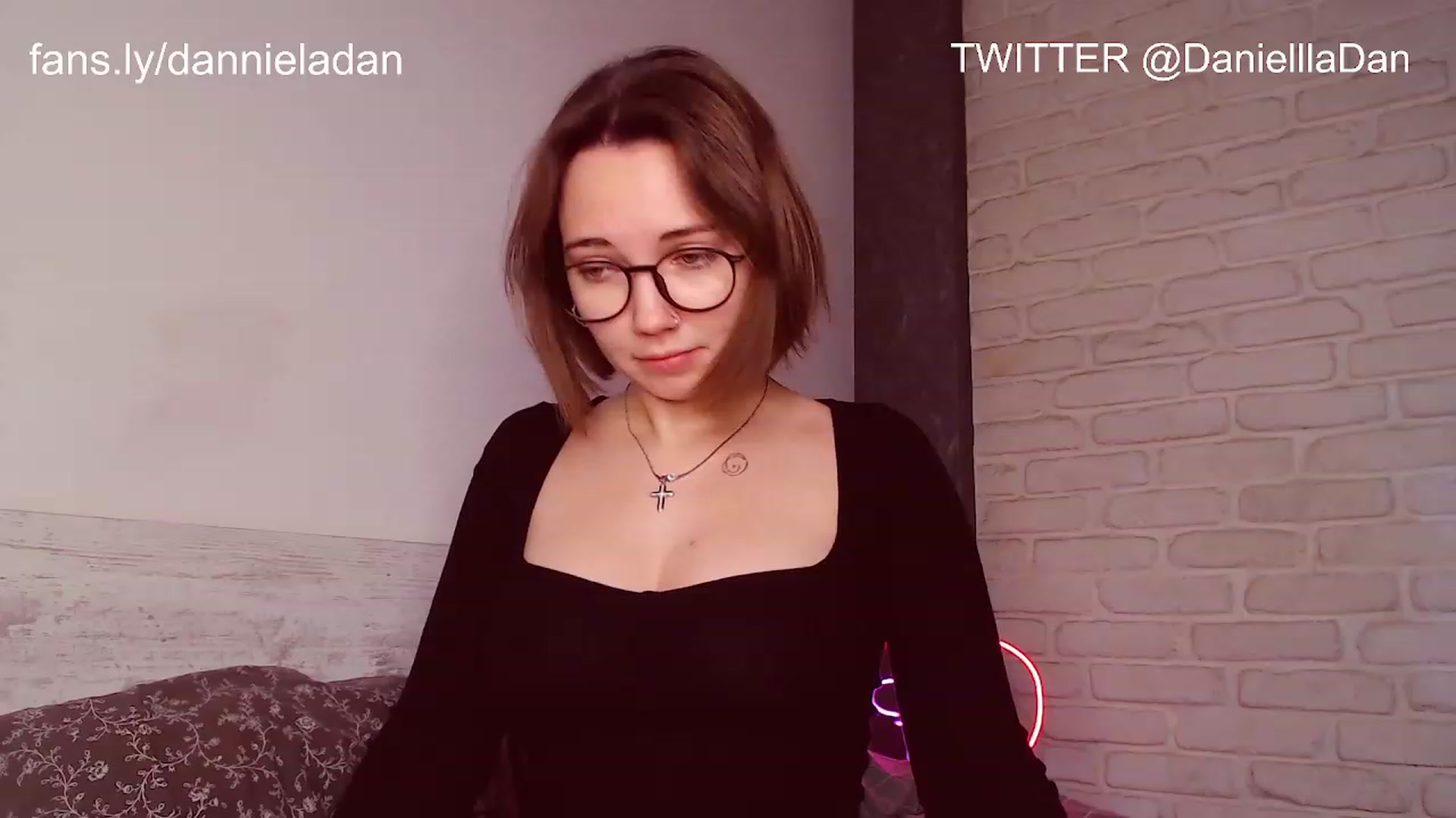 Gallery image thumbnail from Danielladan's myfreecams stream on, 12/06/2022, 09:41 image 3 of 20