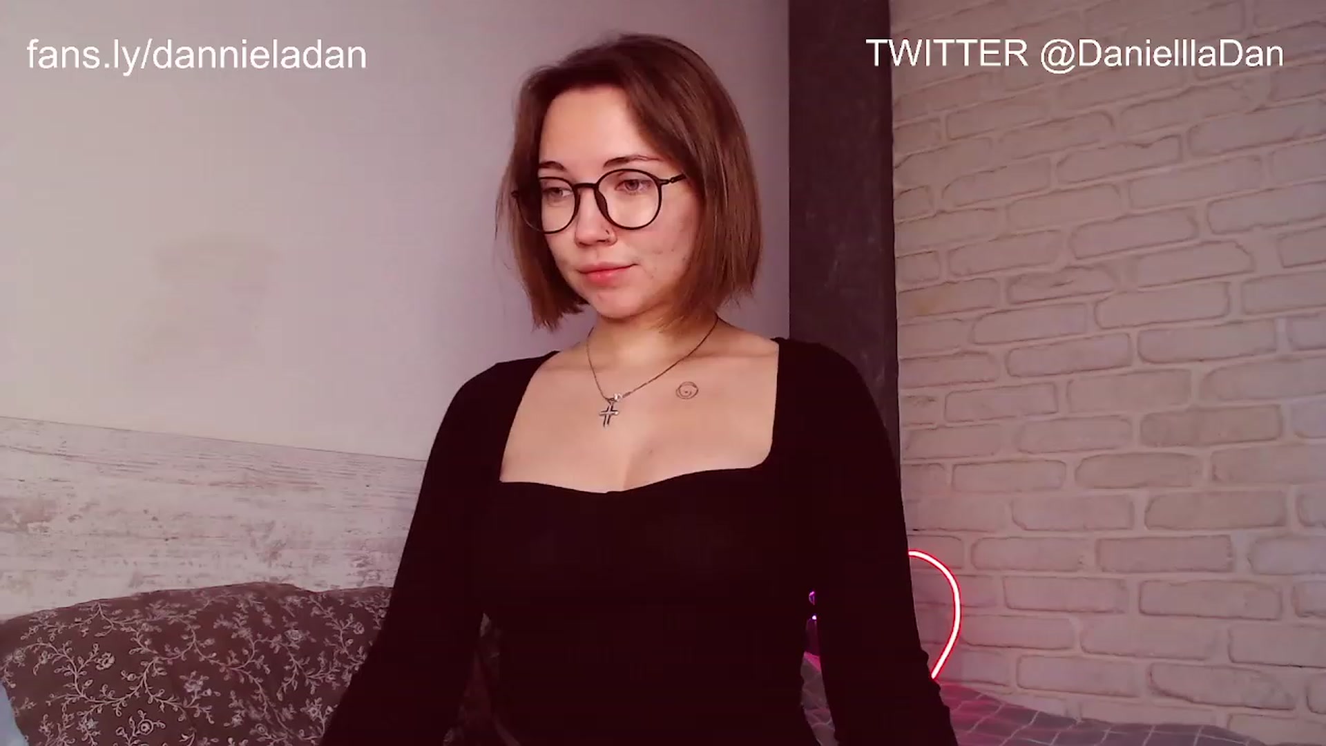 Gallery image thumbnail from Danielladan's myfreecams stream on, 12/06/2022, 09:41 image 9 of 20