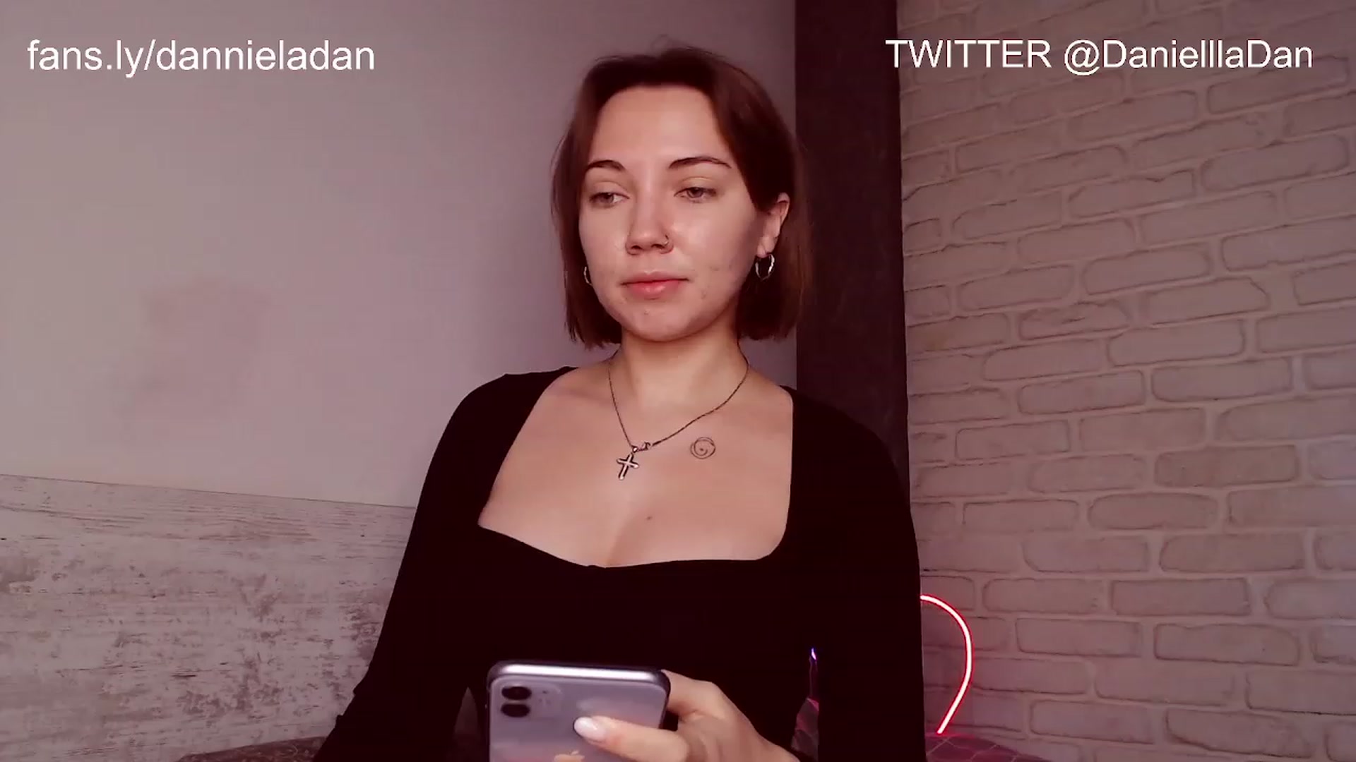Gallery image thumbnail from Danielladan's myfreecams stream on, 12/06/2022, 09:41 image 2 of 20