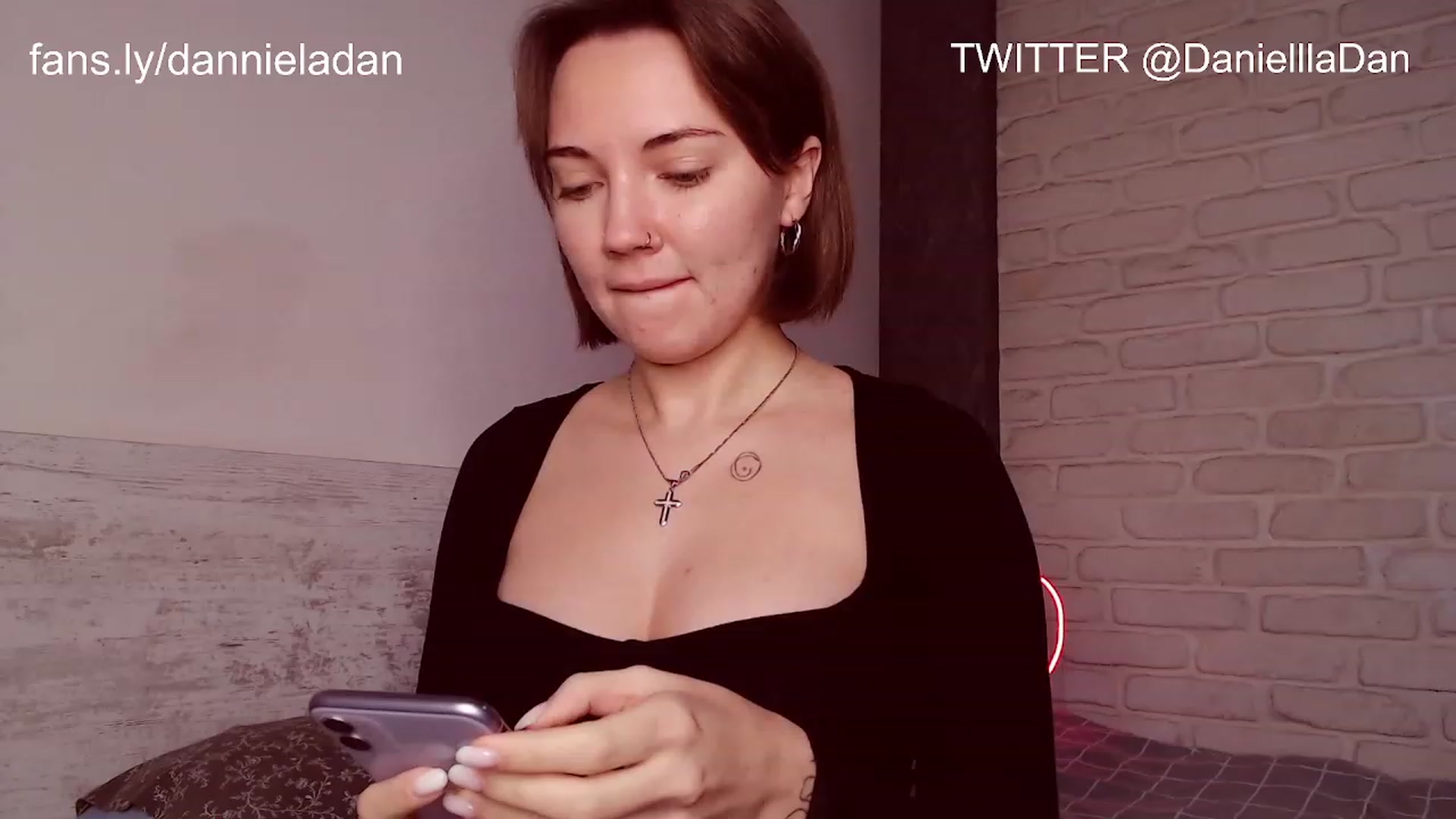 Gallery image thumbnail from Danielladan's myfreecams stream on, 12/06/2022, 09:41 image 1 of 20