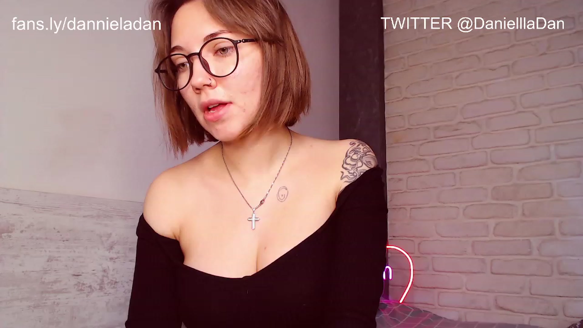 Gallery image thumbnail from Danielladan's myfreecams stream on, 12/06/2022, 10:50 image 7 of 20