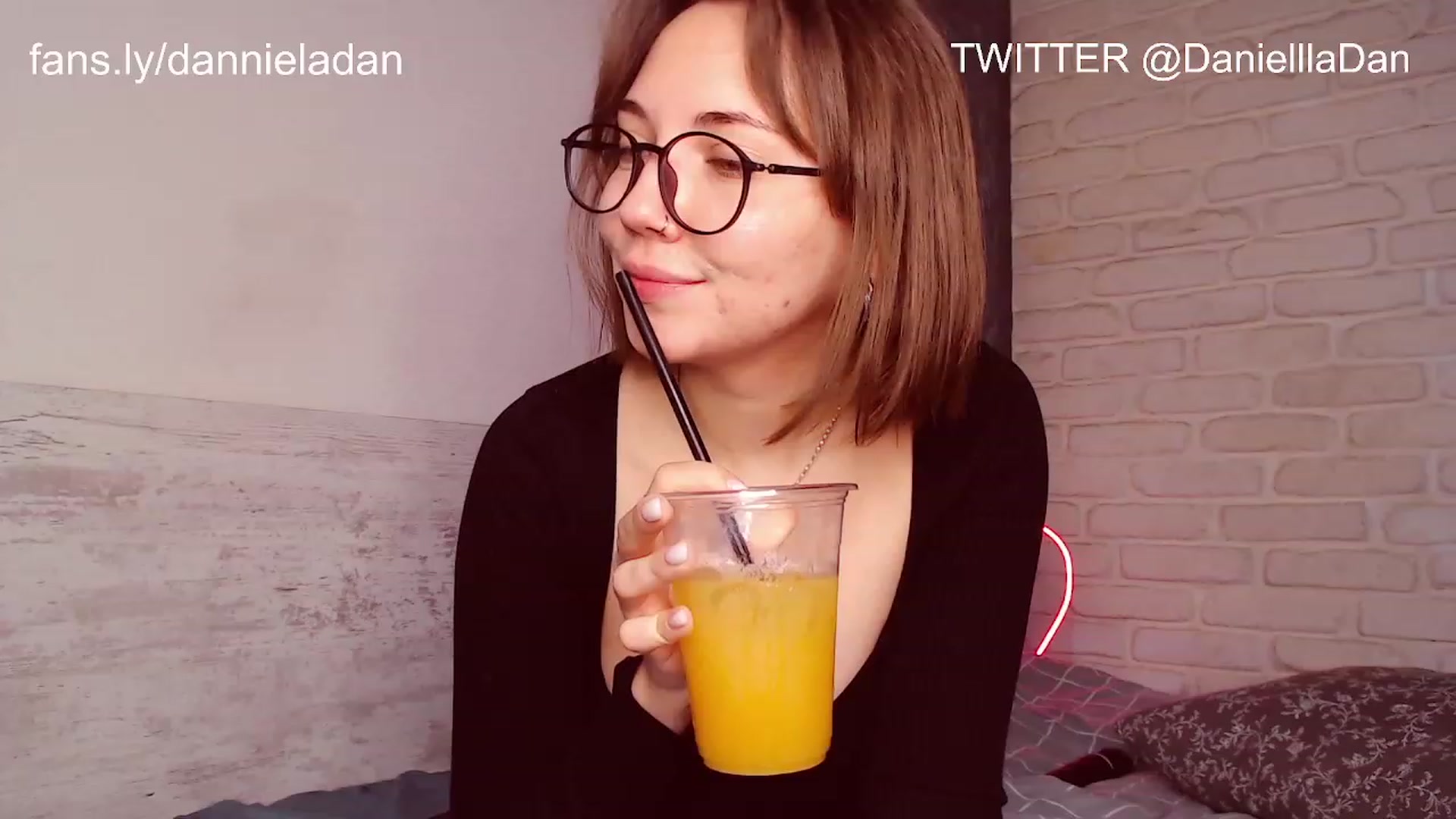 Gallery image thumbnail from Danielladan's myfreecams stream on, 12/06/2022, 10:50 image 19 of 20
