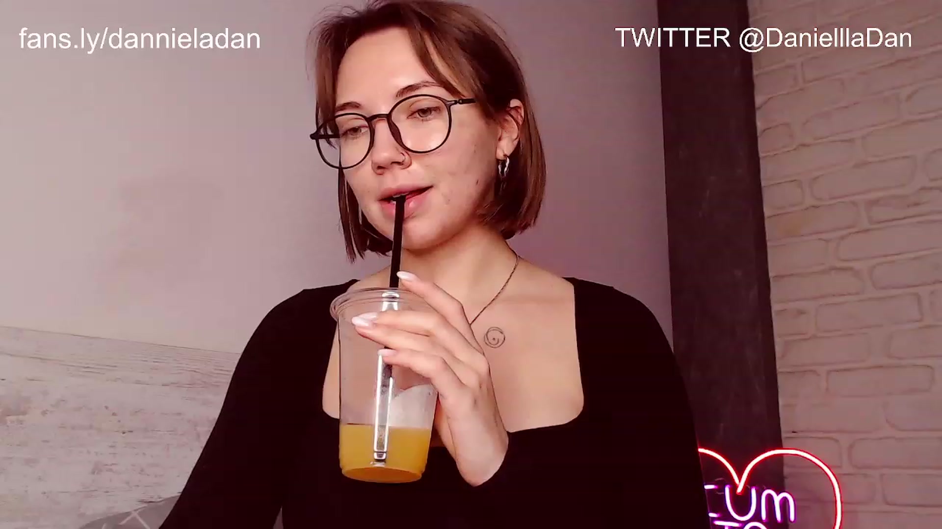 Gallery image thumbnail from Danielladan's myfreecams stream on, 12/06/2022, 13:40 image 9 of 20