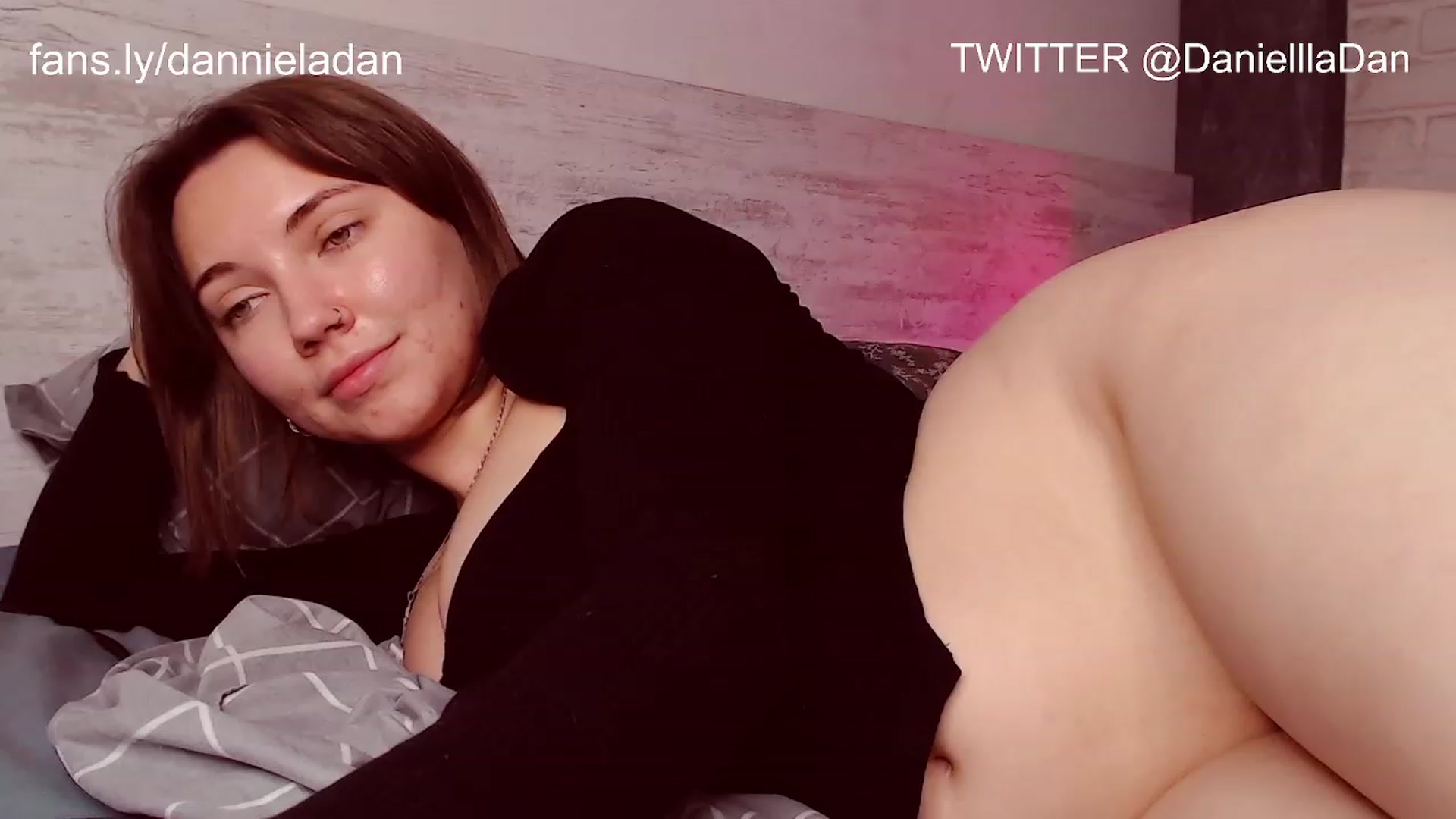 Gallery image thumbnail from Danielladan's myfreecams stream on, 12/06/2022, 13:40 image 13 of 20