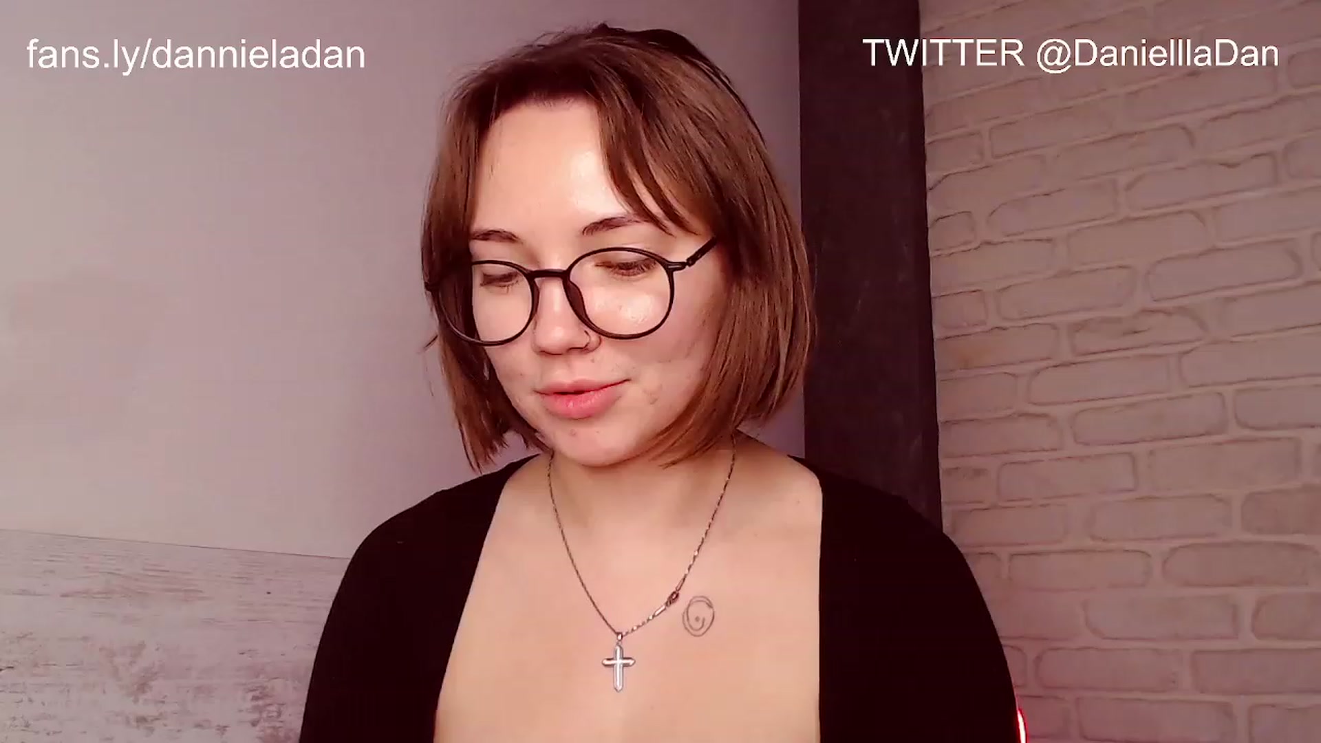 Gallery image thumbnail from Danielladan's myfreecams stream on, 12/06/2022, 13:40 image 18 of 20