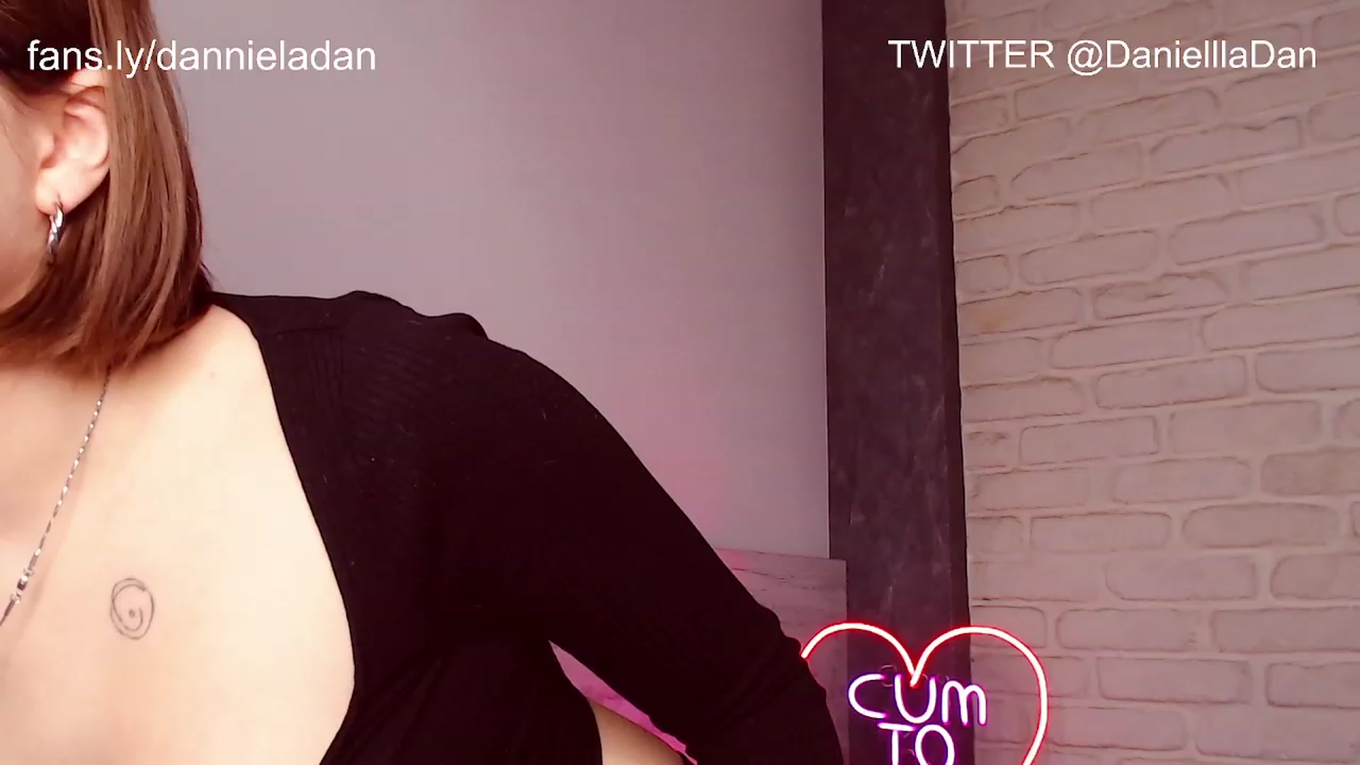 Gallery image thumbnail from Danielladan's myfreecams stream on, 12/06/2022, 13:40 image 3 of 20