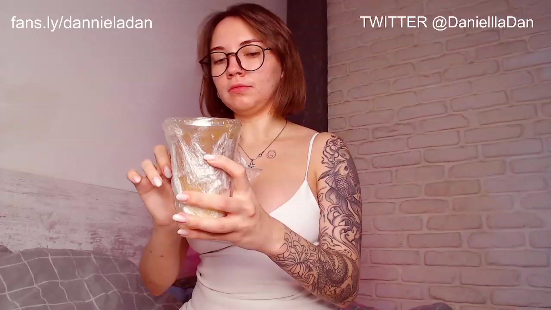 Gallery image thumbnail from Danielladan's myfreecams stream on, 12/07/2022, 07:28 image 4 of 20