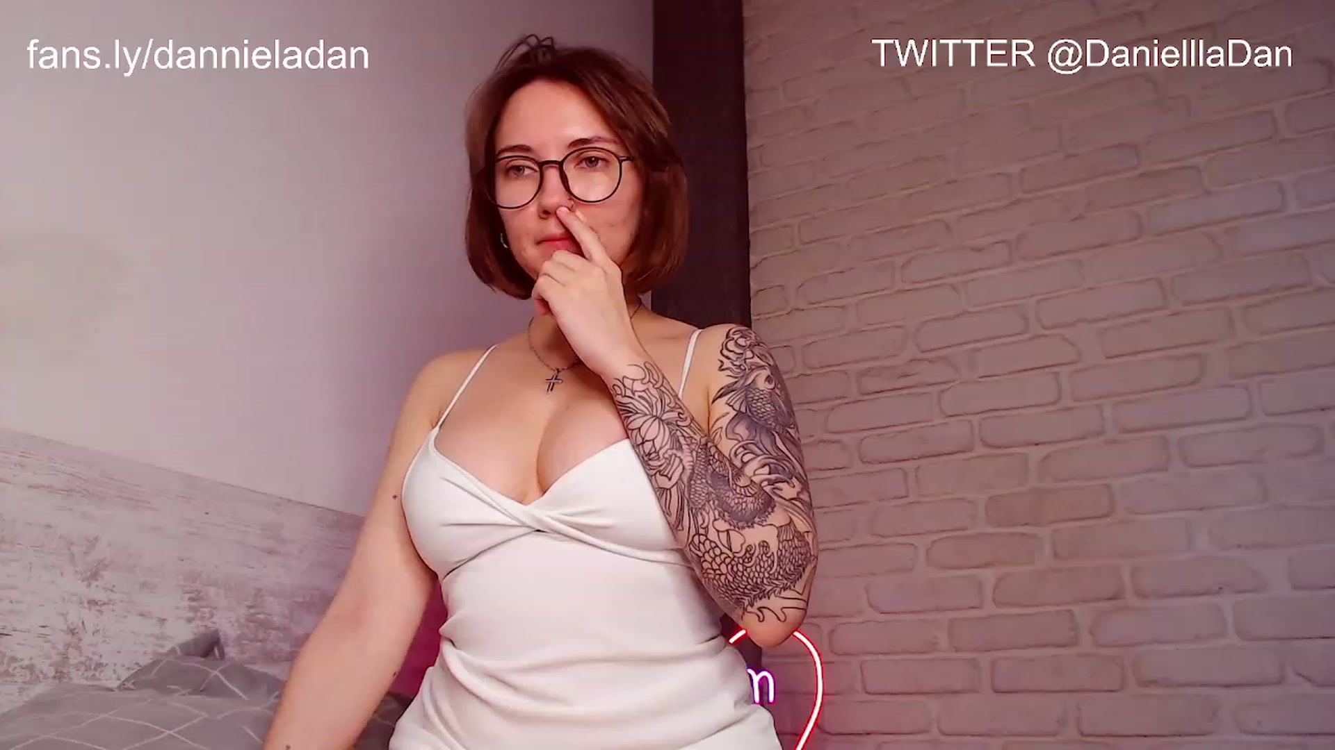 Gallery image thumbnail from Danielladan's myfreecams stream on, 12/07/2022, 09:49 image 12 of 20