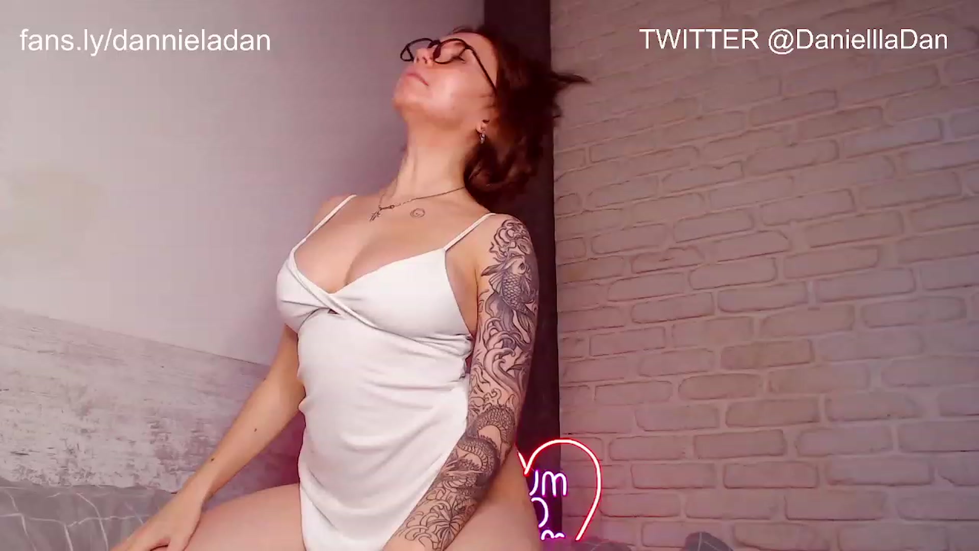 Gallery image thumbnail from Danielladan's myfreecams stream on, 12/07/2022, 09:49 image 3 of 20