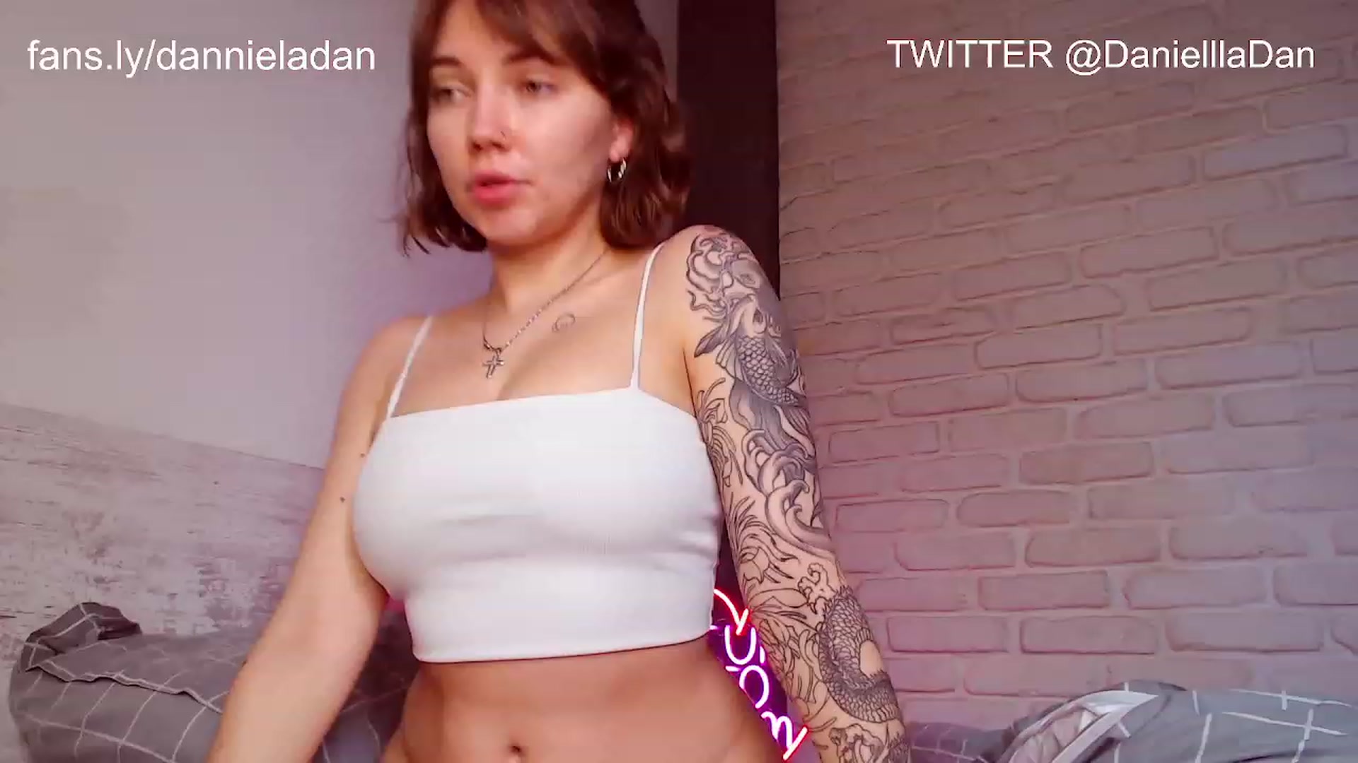 Gallery image thumbnail from Danielladan's myfreecams stream on, 12/08/2022, 09:59 image 2 of 20