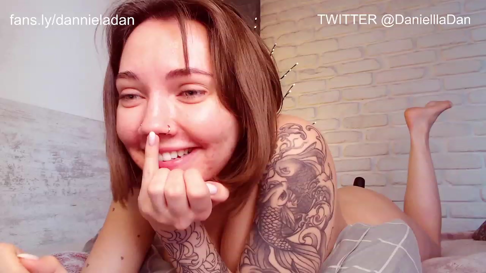 Gallery image thumbnail from Danielladan's myfreecams stream on, 12/17/2022, 10:24 image 11 of 20