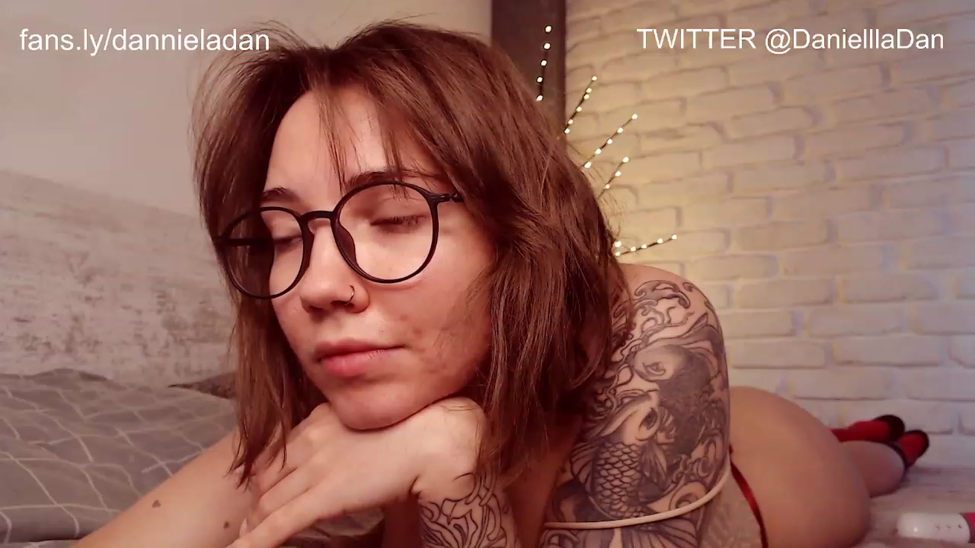 Gallery image thumbnail from Danielladan's myfreecams stream on, 12/22/2022, 10:18 image 15 of 20