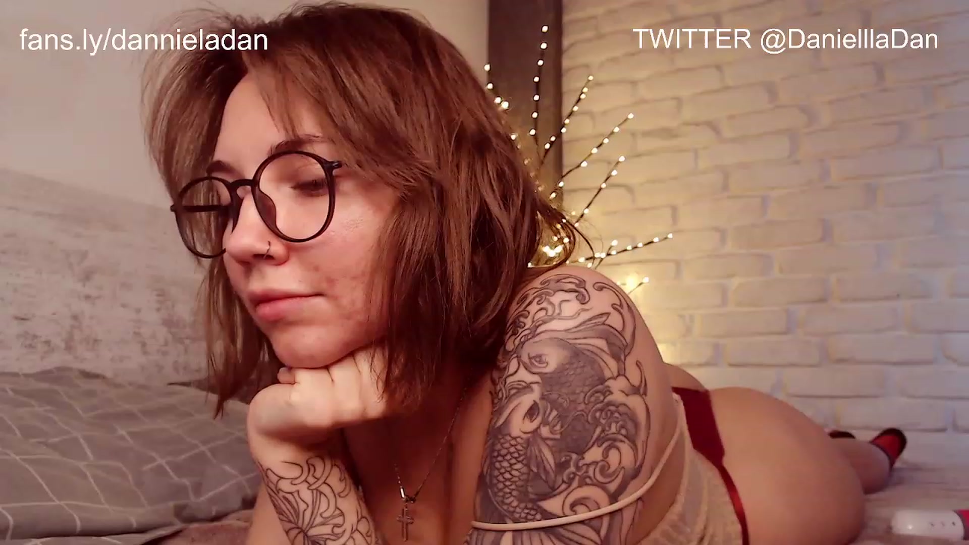 Gallery image thumbnail from Danielladan's myfreecams stream on, 12/22/2022, 10:18 image 14 of 20