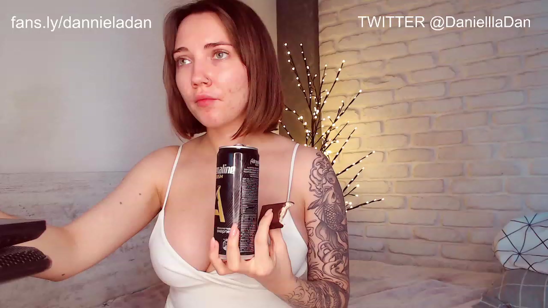 Gallery image thumbnail from Danielladan's myfreecams stream on, 01/05/2023, 08:35 image 18 of 20