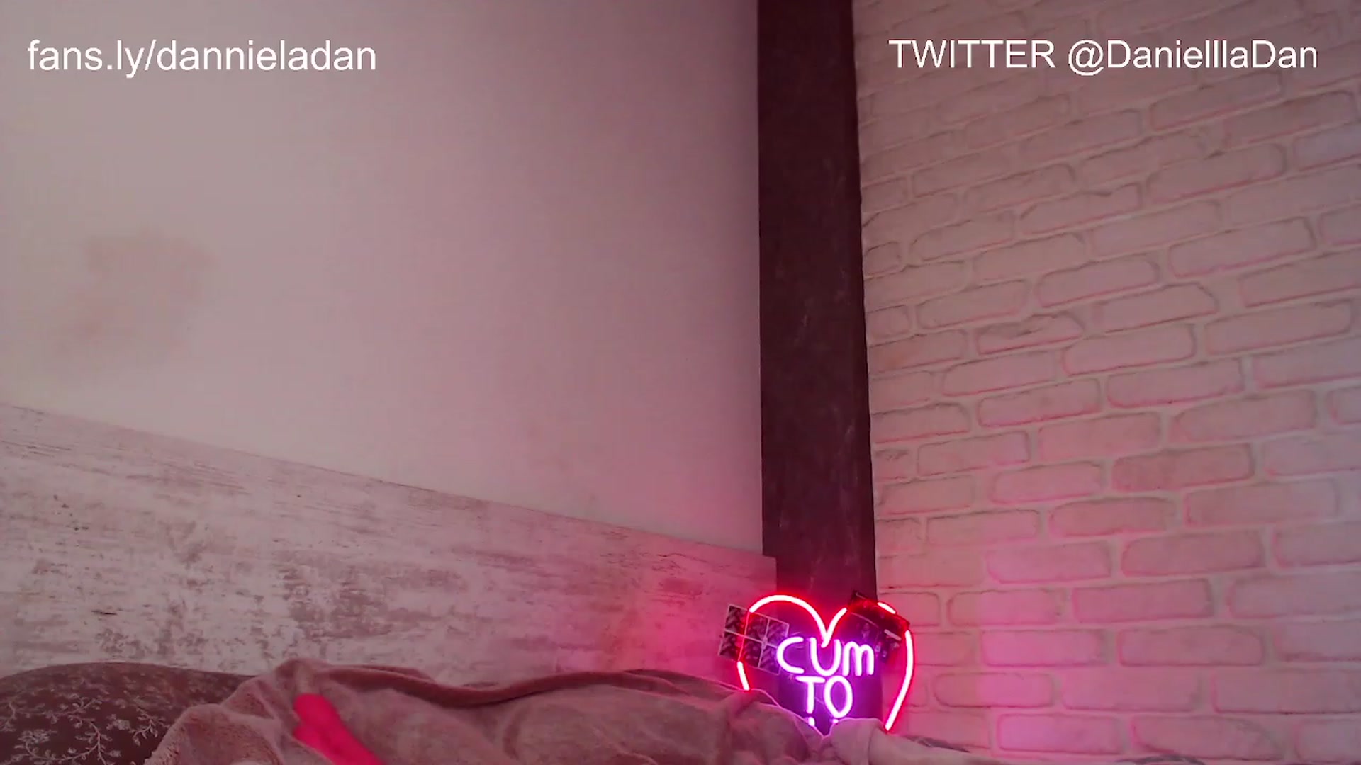 Gallery image thumbnail from Danielladan's myfreecams stream on, 02/07/2023, 07:29 image 14 of 20