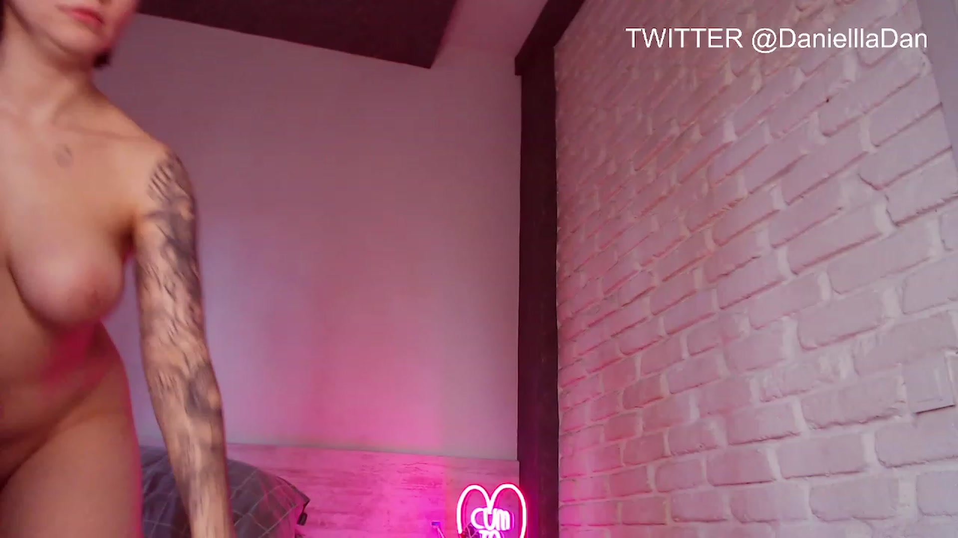 Gallery image thumbnail from Danielladan's myfreecams stream on, 03/01/2023, 09:41 image 7 of 20