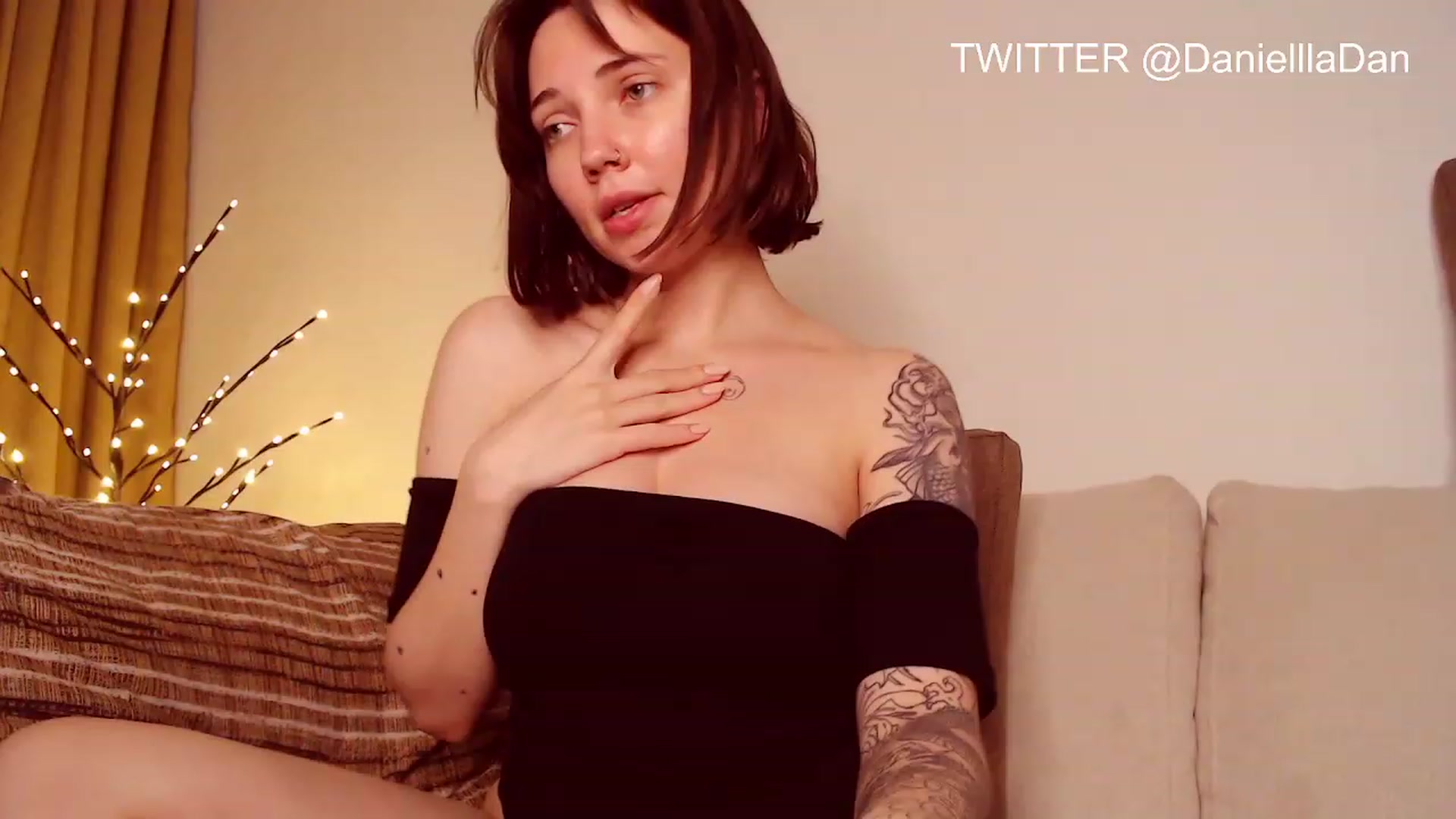 Gallery image thumbnail from Danielladan's myfreecams stream on, 04/17/2023, 09:48 image 2 of 20