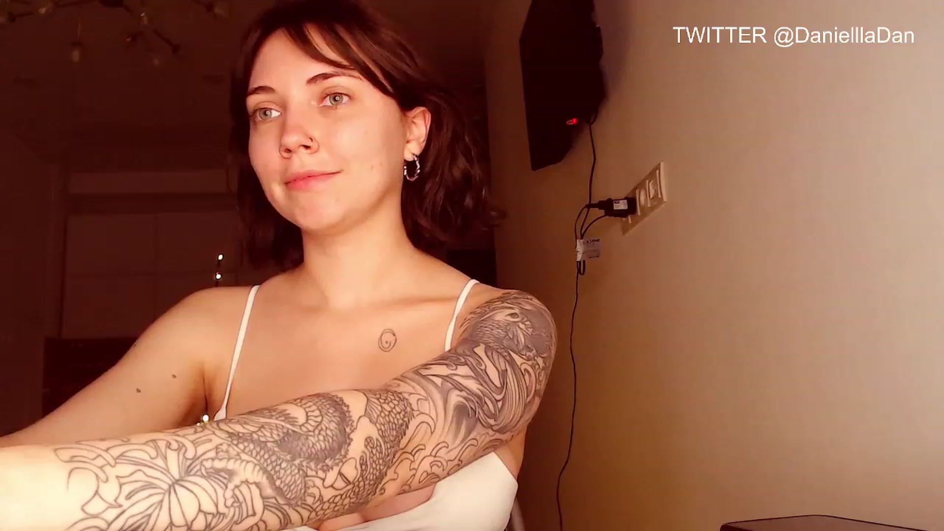 Gallery image thumbnail from Danielladan's myfreecams stream on, 05/08/2023, 18:26 image 6 of 20
