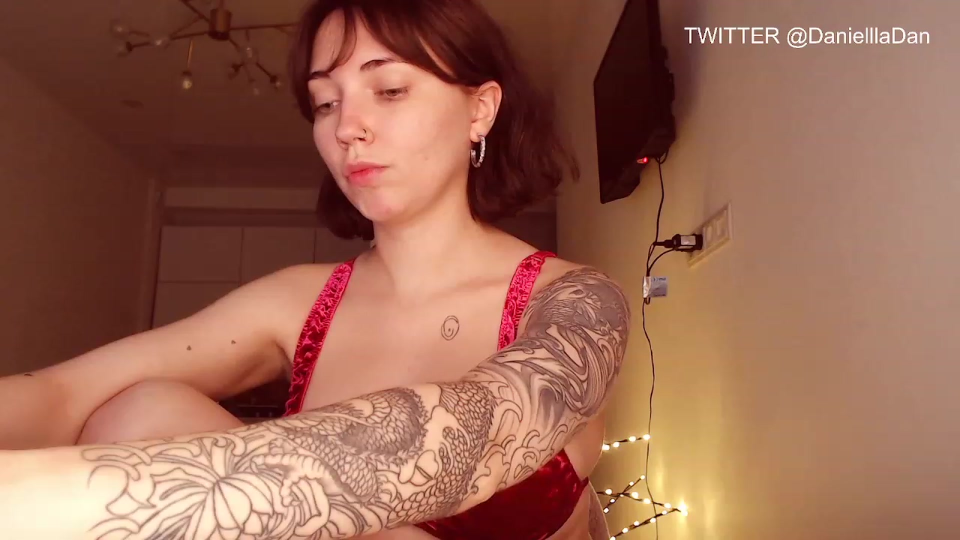 Gallery image thumbnail from Danielladan's myfreecams stream on, 05/12/2023, 12:43 image 17 of 20