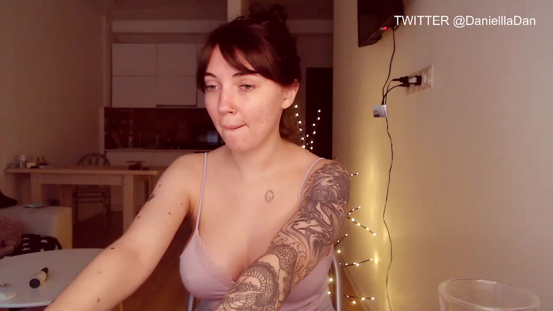 Gallery image thumbnail from Danielladan's myfreecams stream on, 05/13/2023, 08:16 image 13 of 20