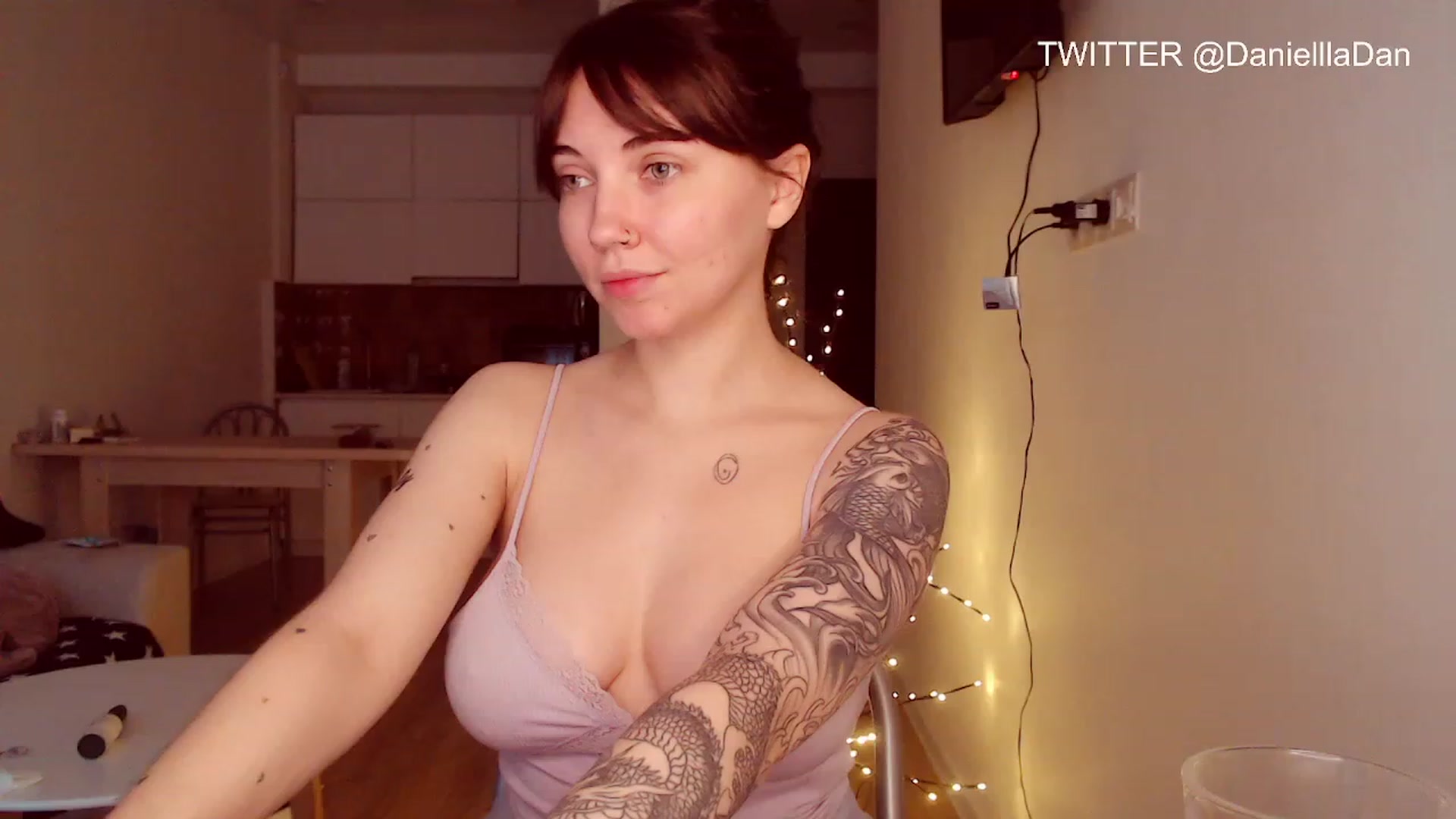 Gallery image thumbnail from Danielladan's myfreecams stream on, 05/13/2023, 08:16 image 14 of 20