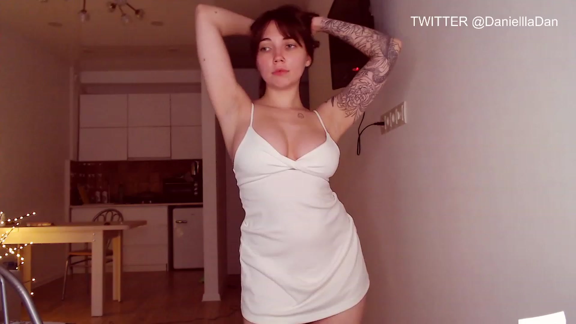 Gallery image thumbnail from Danielladan's myfreecams stream on, 05/17/2023, 15:17 image 10 of 20