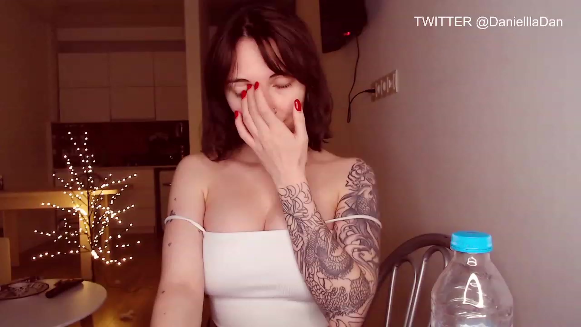 Gallery image thumbnail from Danielladan's myfreecams stream on, 05/19/2023, 15:53 image 13 of 20